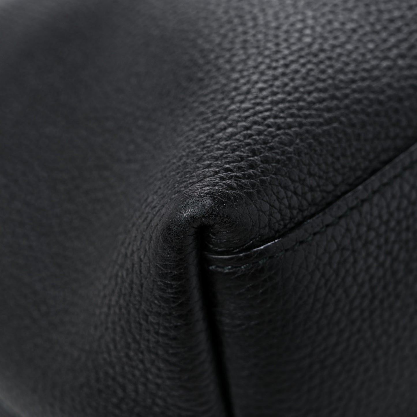 Pebbled Calfskin Medium Soho Chain Shoulder Bag Black