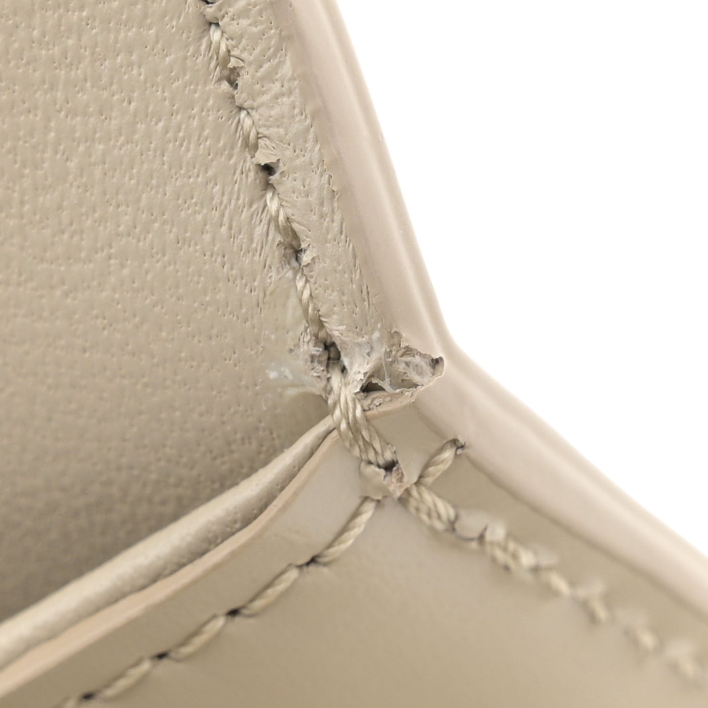 Shiny Calfskin Triomphe Besace Clea Pebble