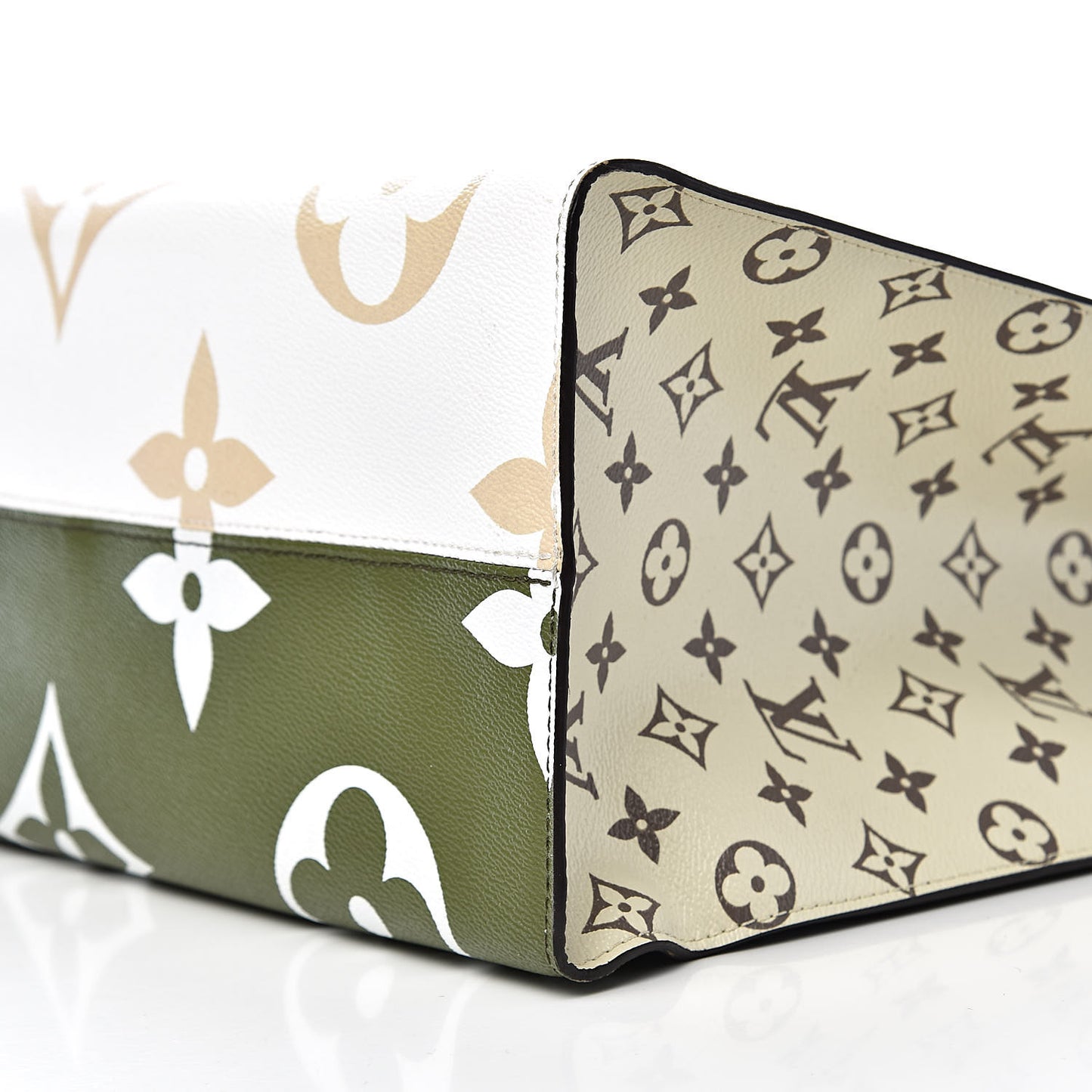 Monogram Giant Onthego GM Kaki Beige