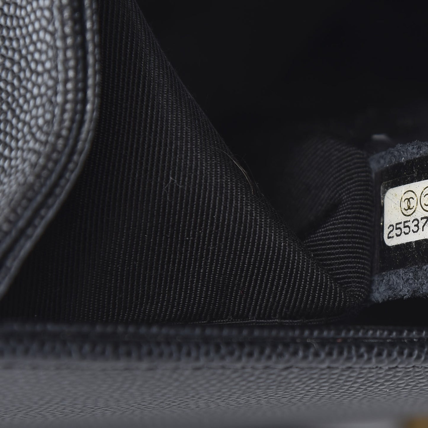 Caviar Quilted Medium Boy Flap Black