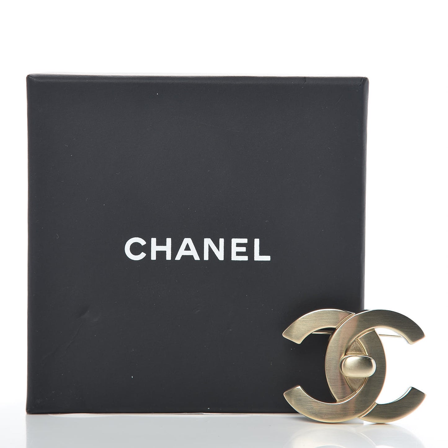 CC Turnlock Brooch Gold
