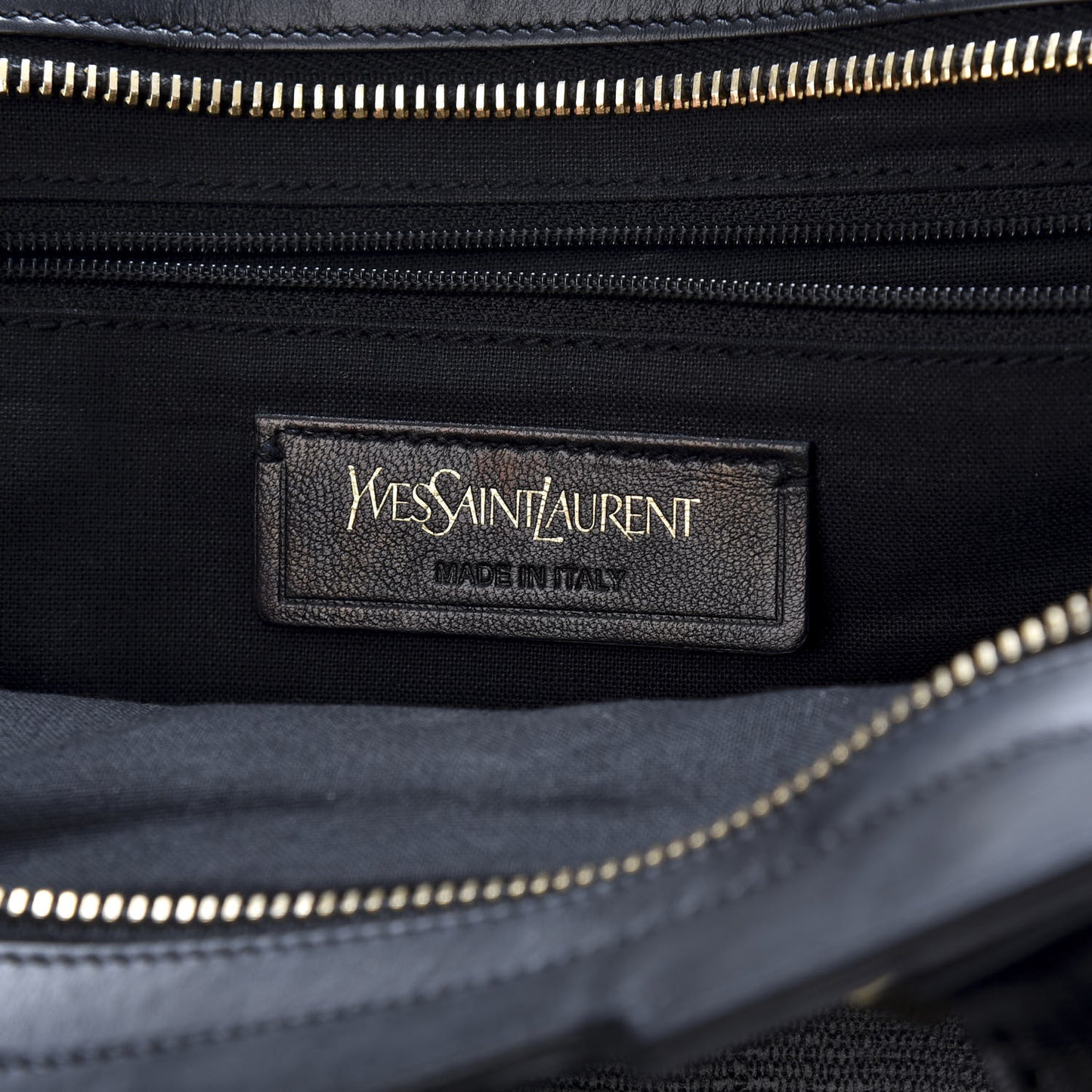 Textured Calfskin Medium Classic Y Cabas Black