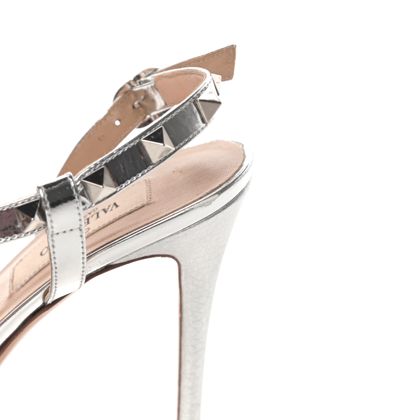 Metallic Pebbled Calfskin Rockstud Asymmetric 100mm Sandals 35.5 Silver