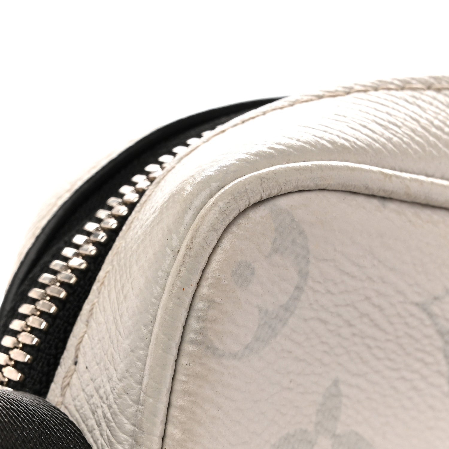 Louis Vuitton Taigarama Outdoor Messenger Antartica 12 of 14