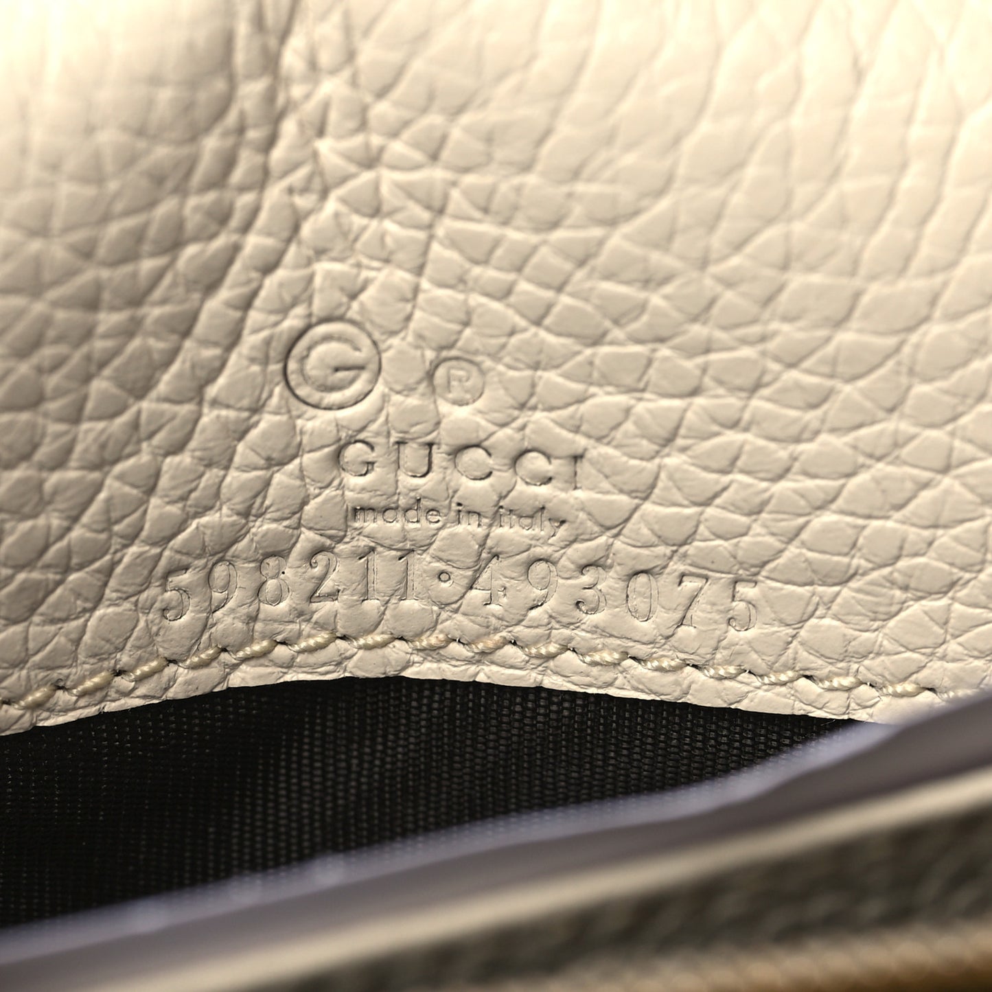 Pebbled Calfskin Soho Wallet on Chain Ivoire