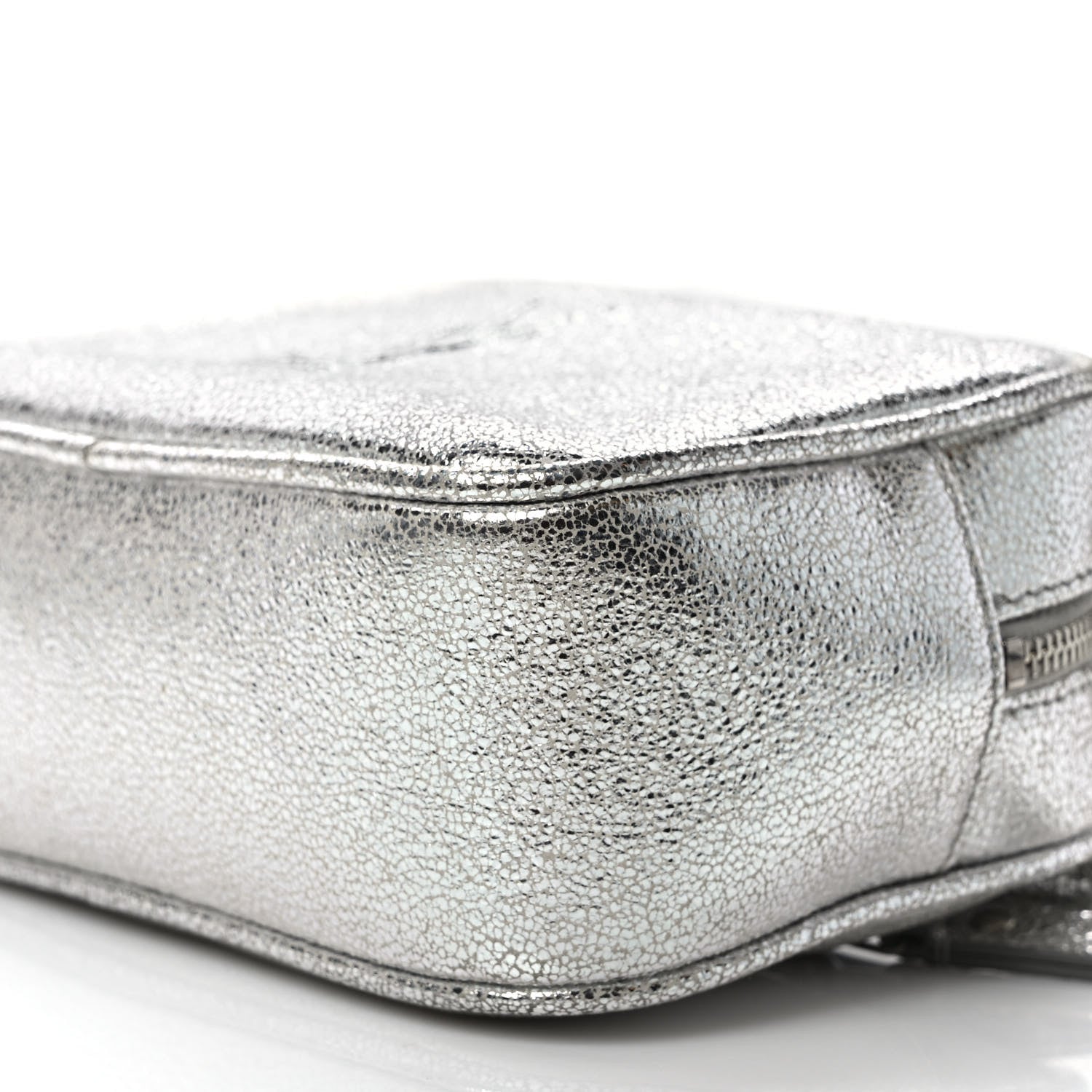Saint Laurent Metallic Lambskin Monogram Lou Belt Bag Argento 7 of 7