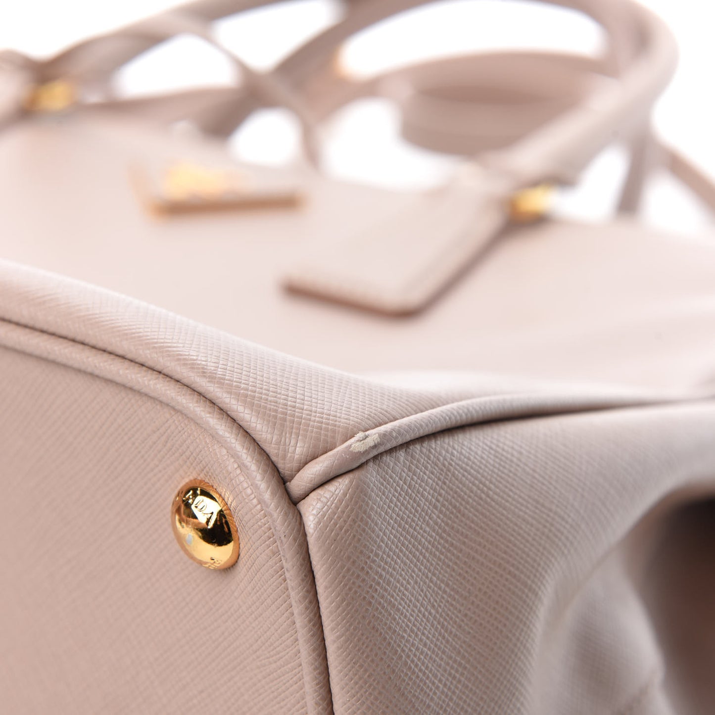 Saffiano Medium Galleria Double Zip Tote Cammeo