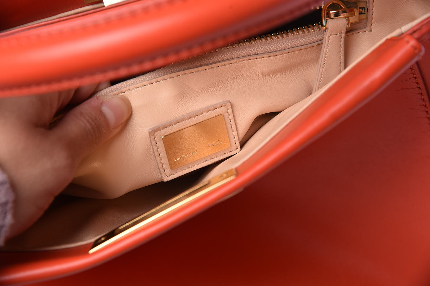 Vitello Morgan Shiny Nappa Medium Peekaboo Iconic Satchel Papavero