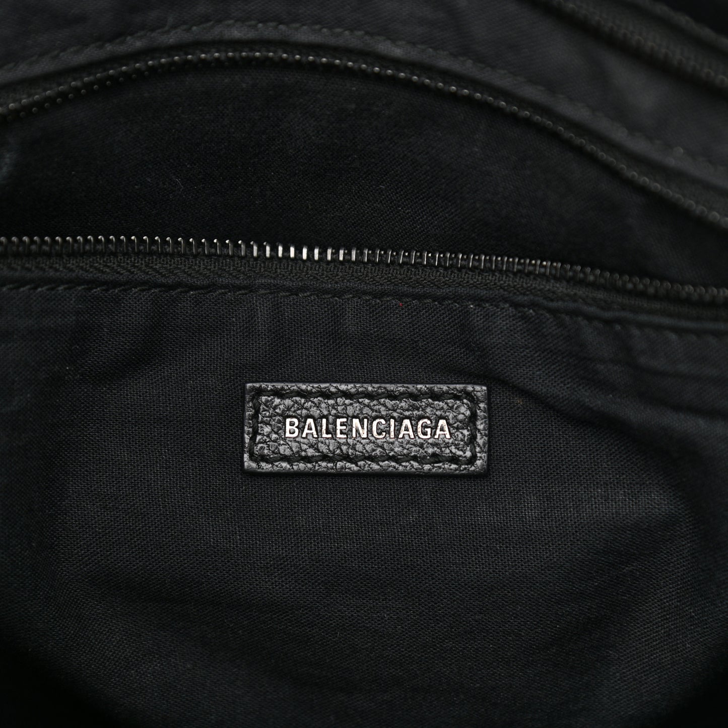 Chevre Black Metallic Edge Hardware S City Black