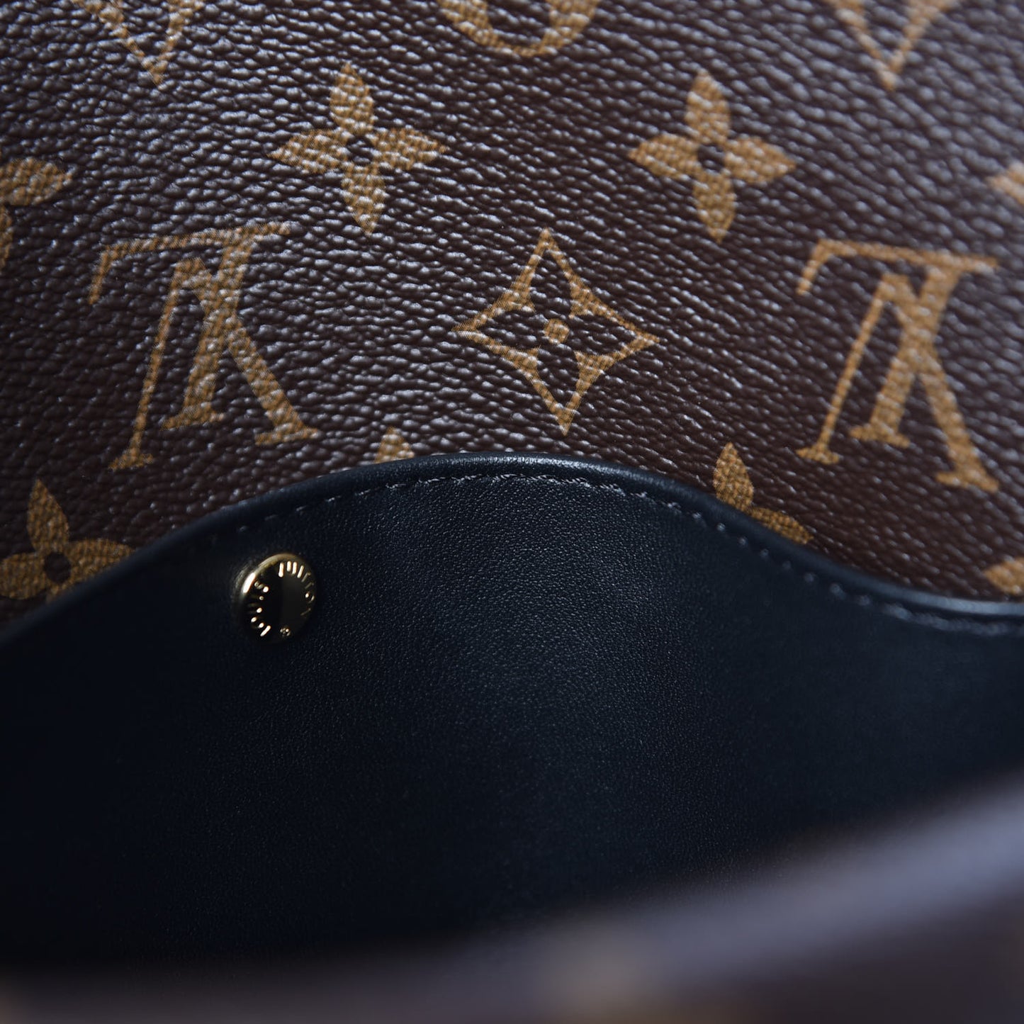 Monogram Double V Black