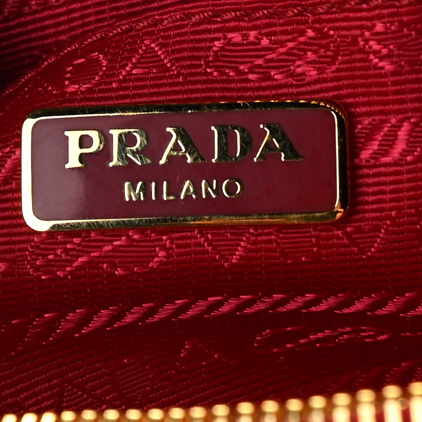 Vitello Daino Mini Camera Crossbody Rosso