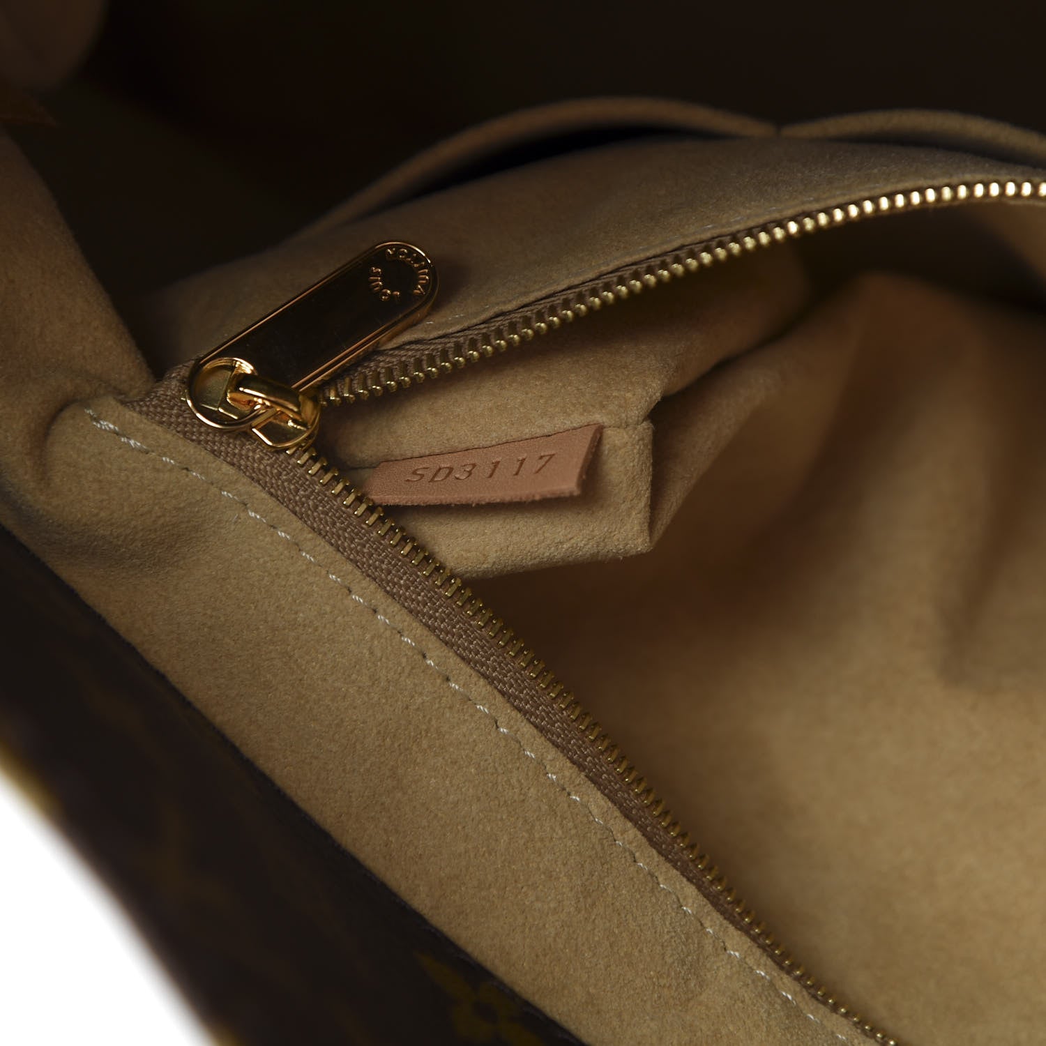 Louis Vuitton Monogram Artsy MM 8 of 10