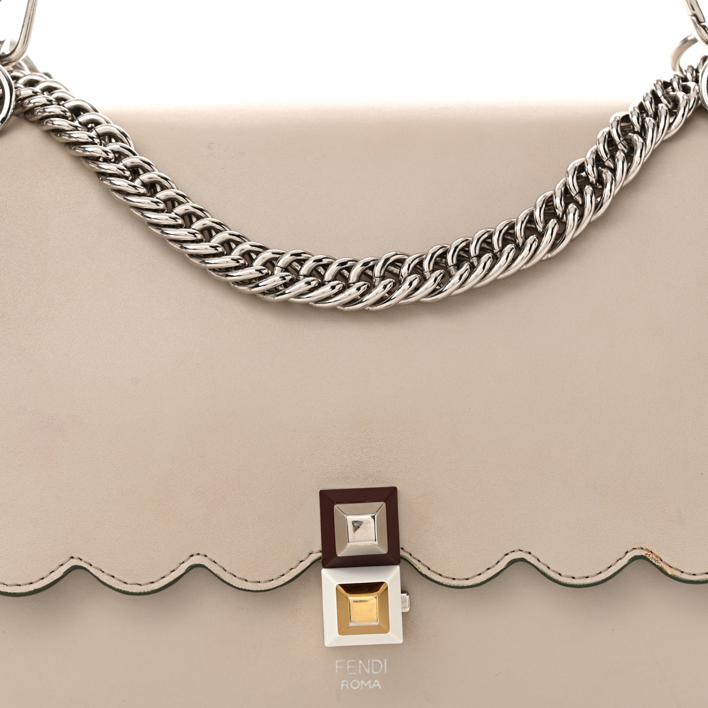 Vitello Liberty Scalloped Studded Kan I Shoulder Bag Grigio Polvere