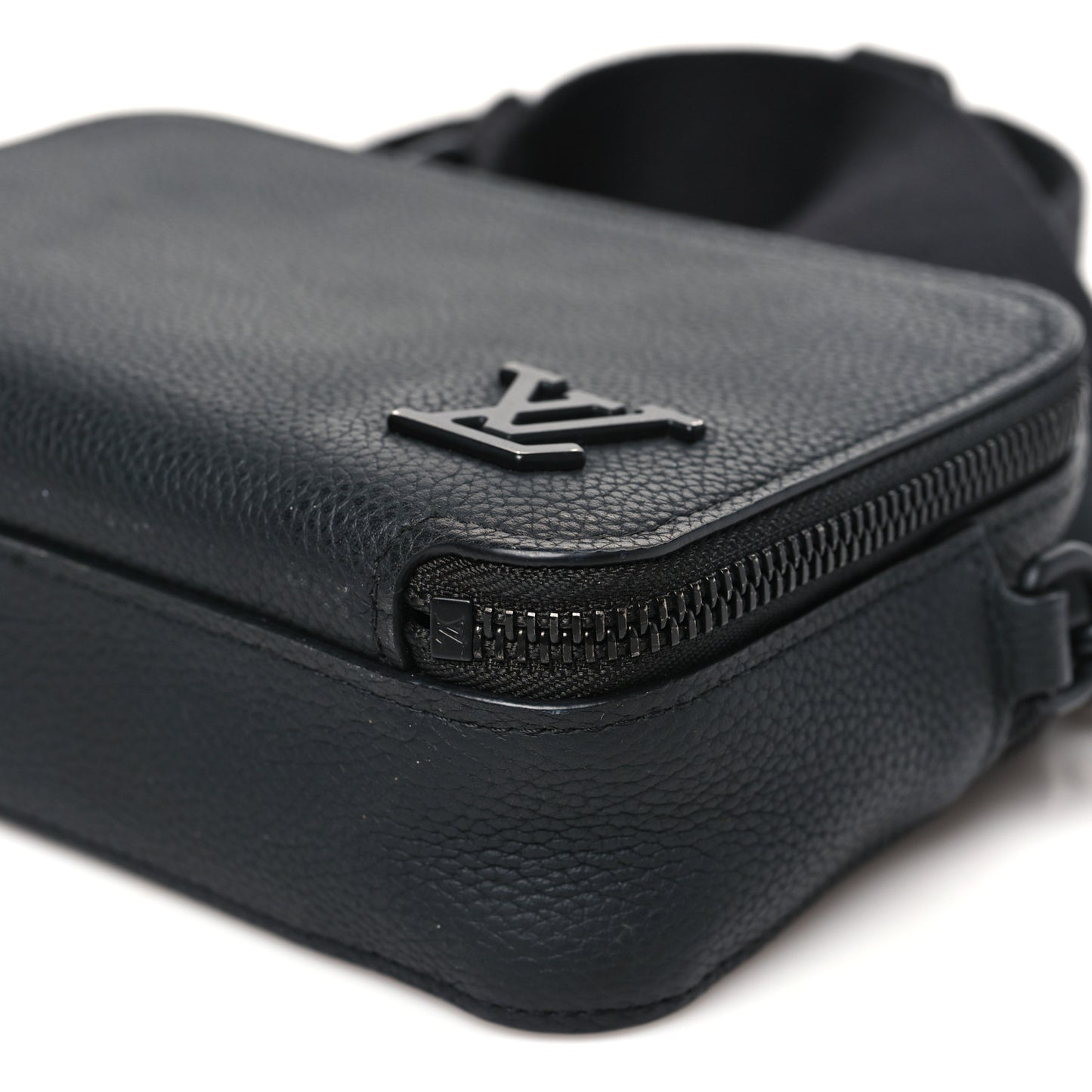Calfskin Aerogram Alpha Wearable Wallet Black