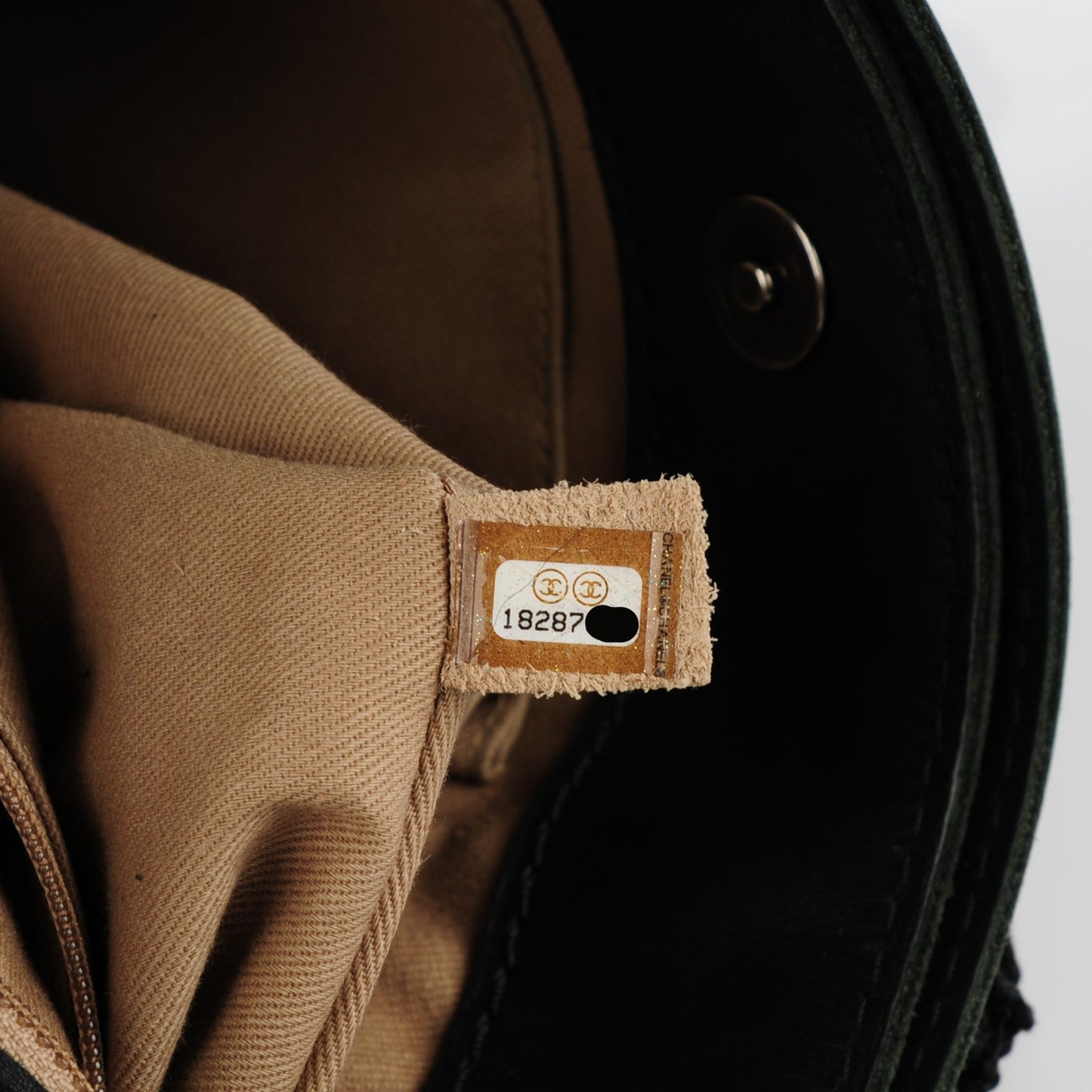 Calfskin Stitched Large Highlander Messenger Black