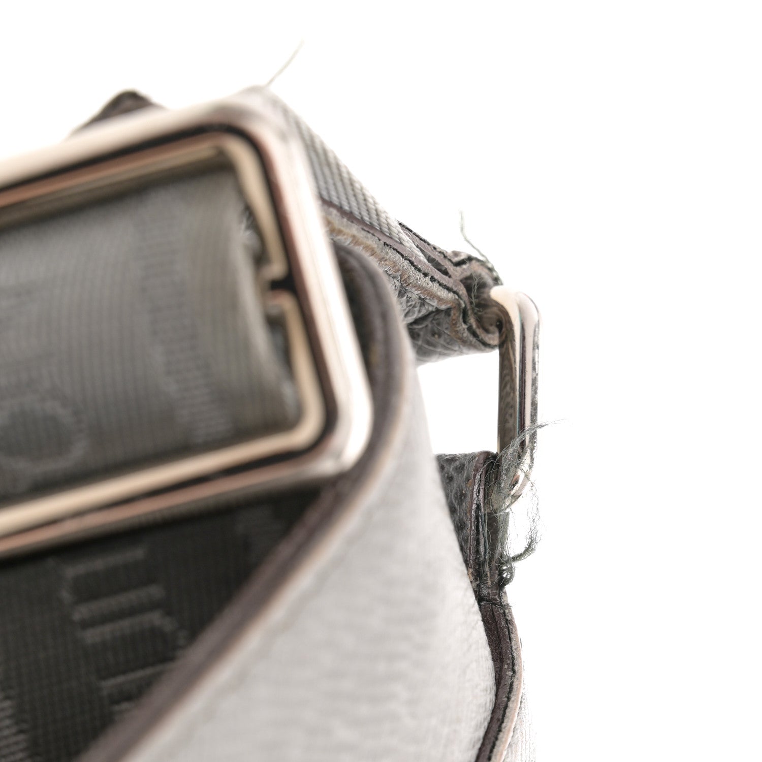 Louis Vuitton Taiga Sasha Messenger Glacier 15 of 17