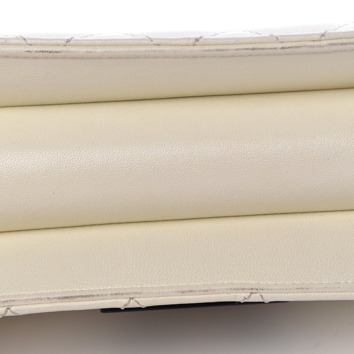 Sheepskin Quilted Beauty Lock Flap White