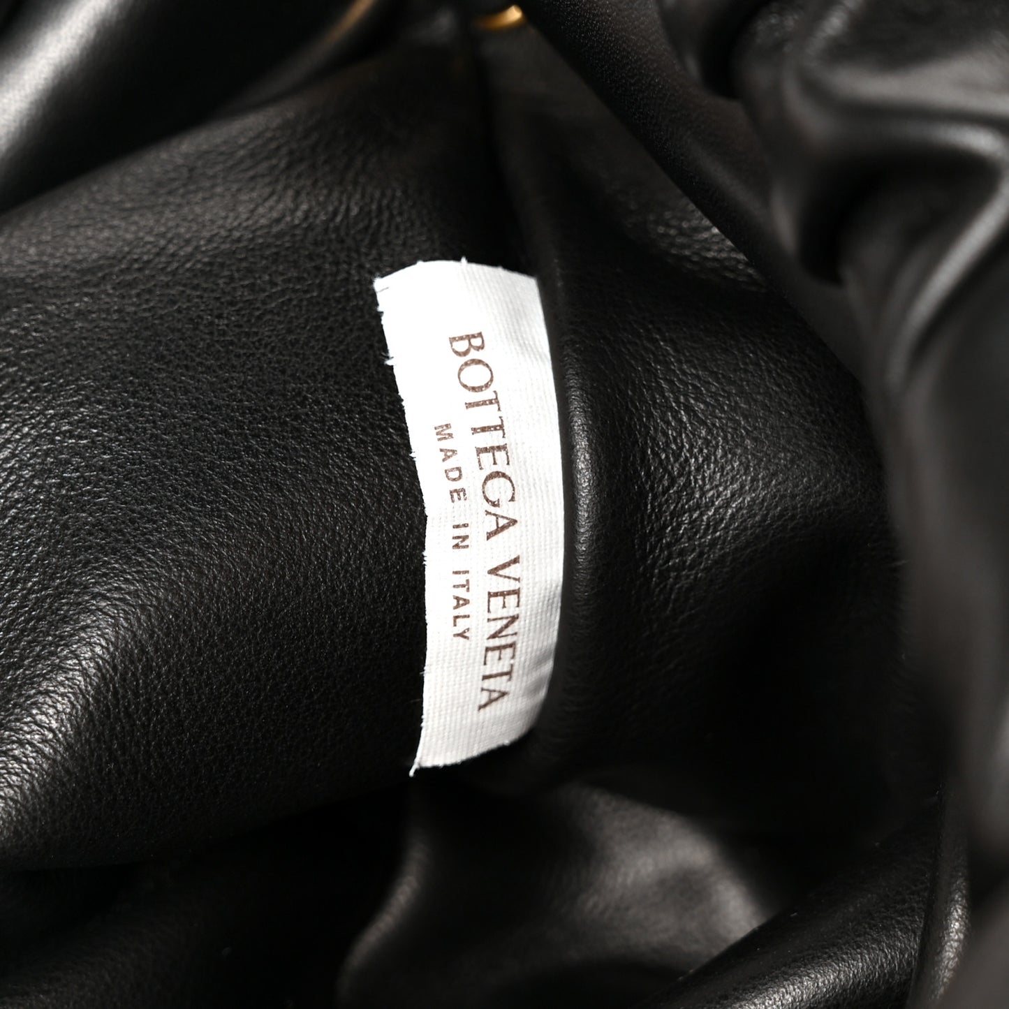 Calfskin The Pouch Chain Black