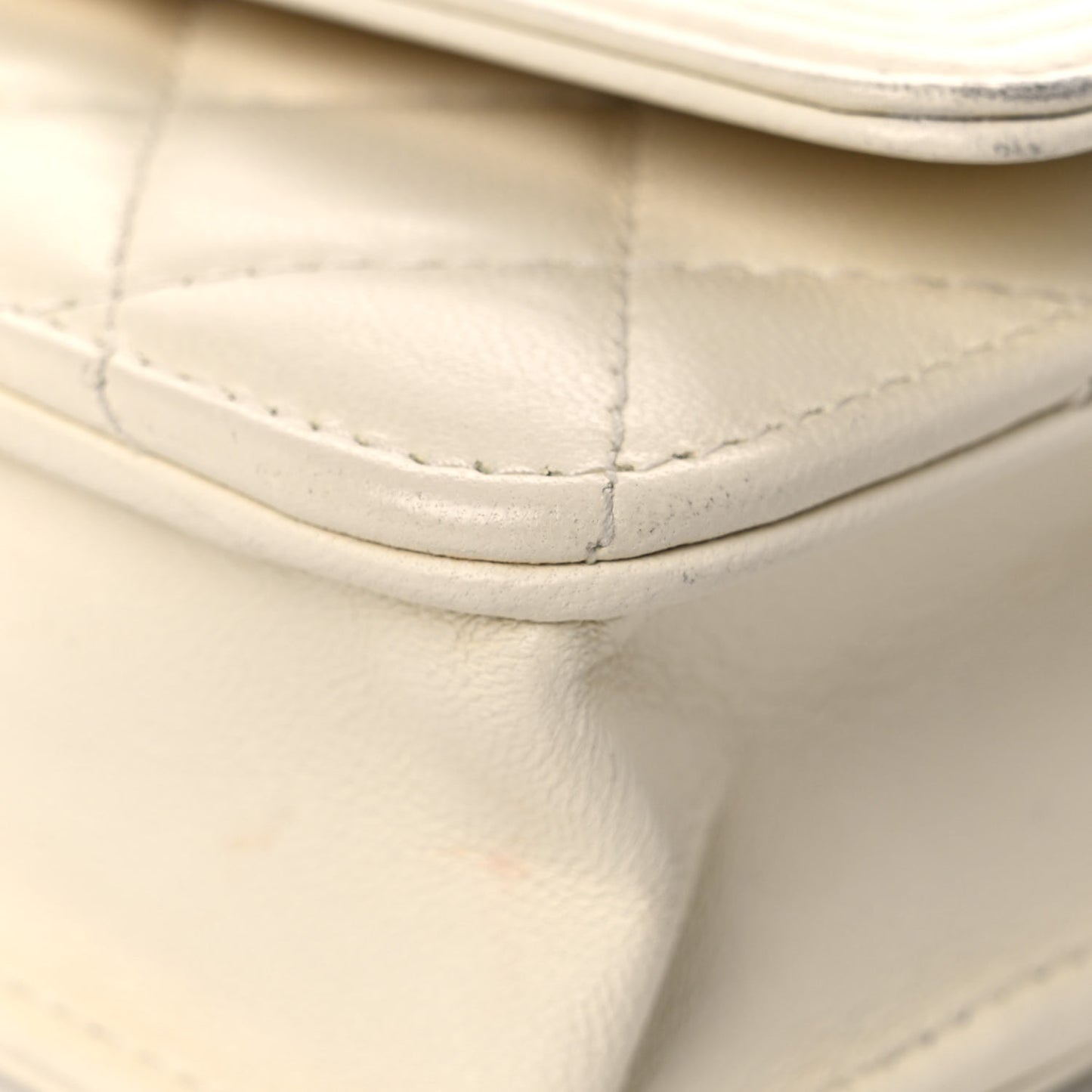 Caviar Quilted Boy Wallet On Chain WOC White