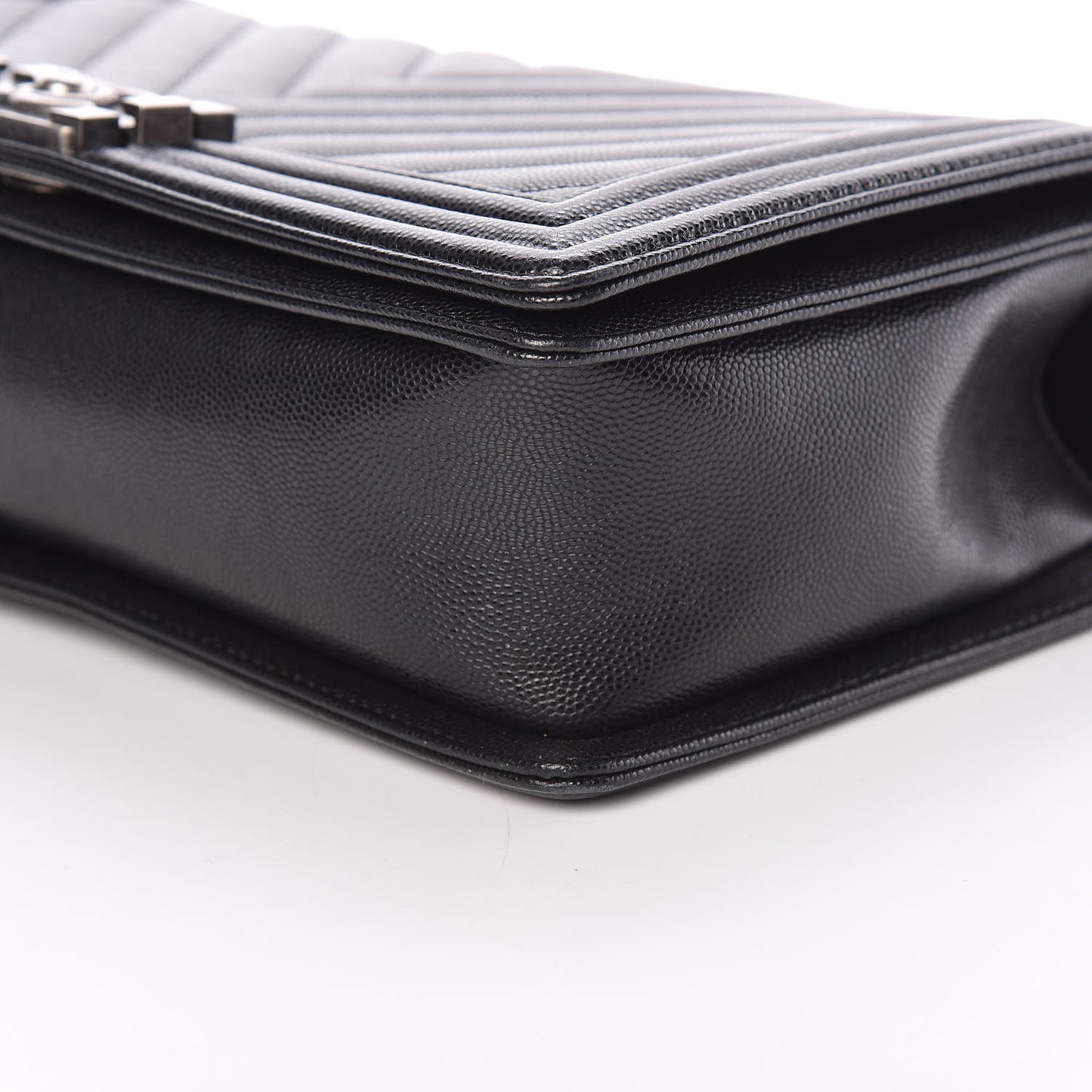 Caviar Chevron Quilted New Medium Boy Flap Black