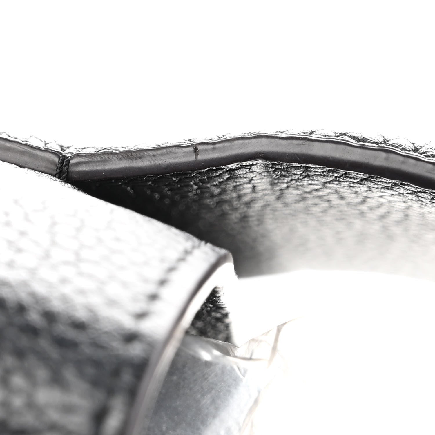Louis Vuitton Taurillon Capucines PM Black 9 of 10