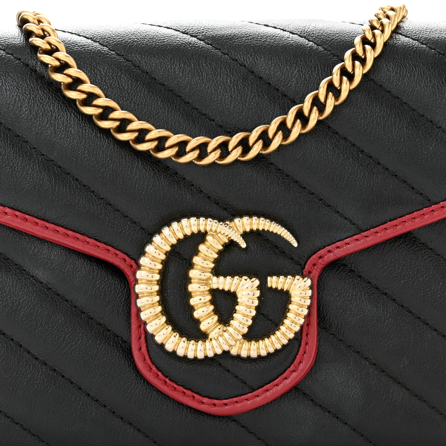Vintage Effect Calfskin Matelasse Diagonal Torchon GG Marmont Chain Wallet Black Romantic Cherry