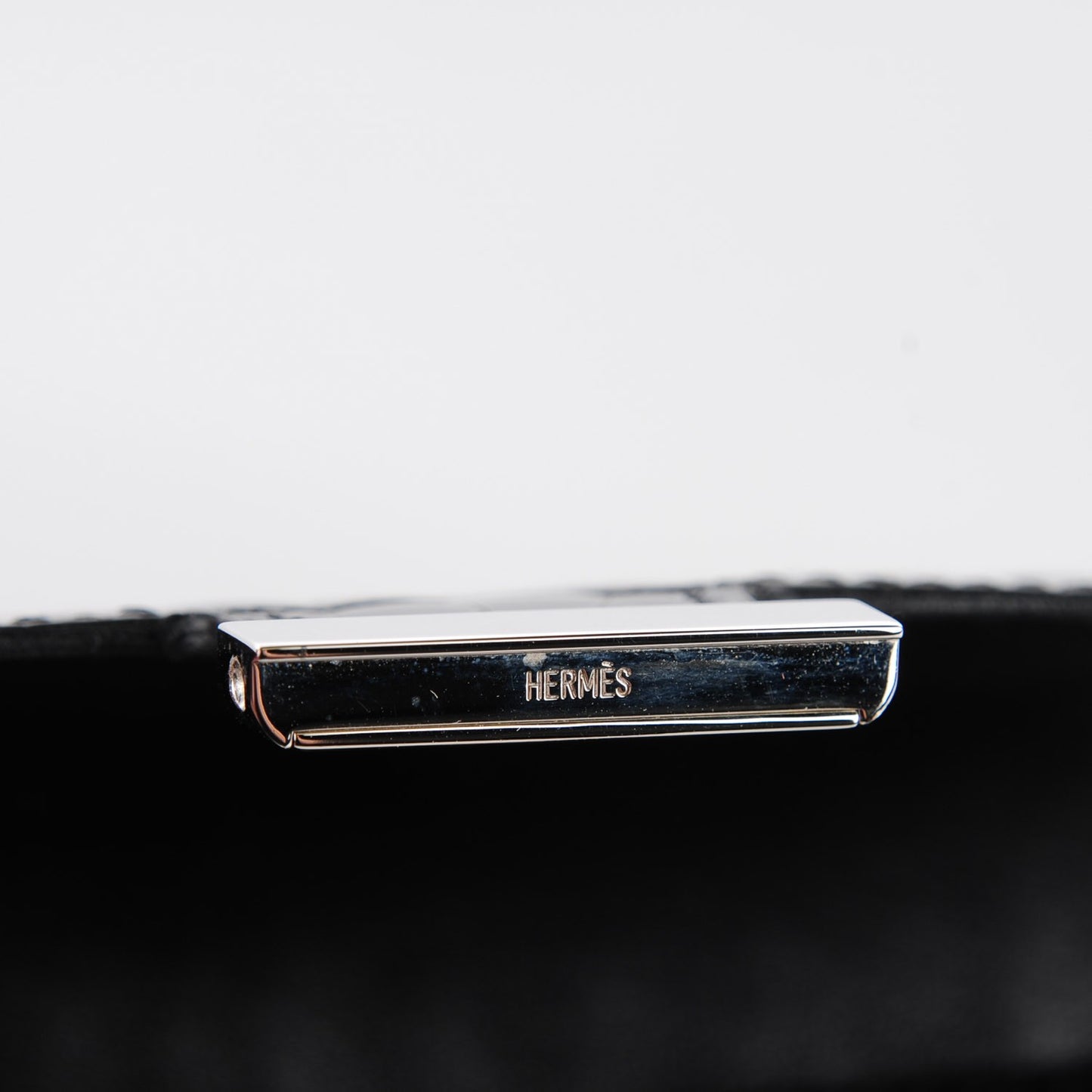 Shiny Alligator Constance Short Wallet Black