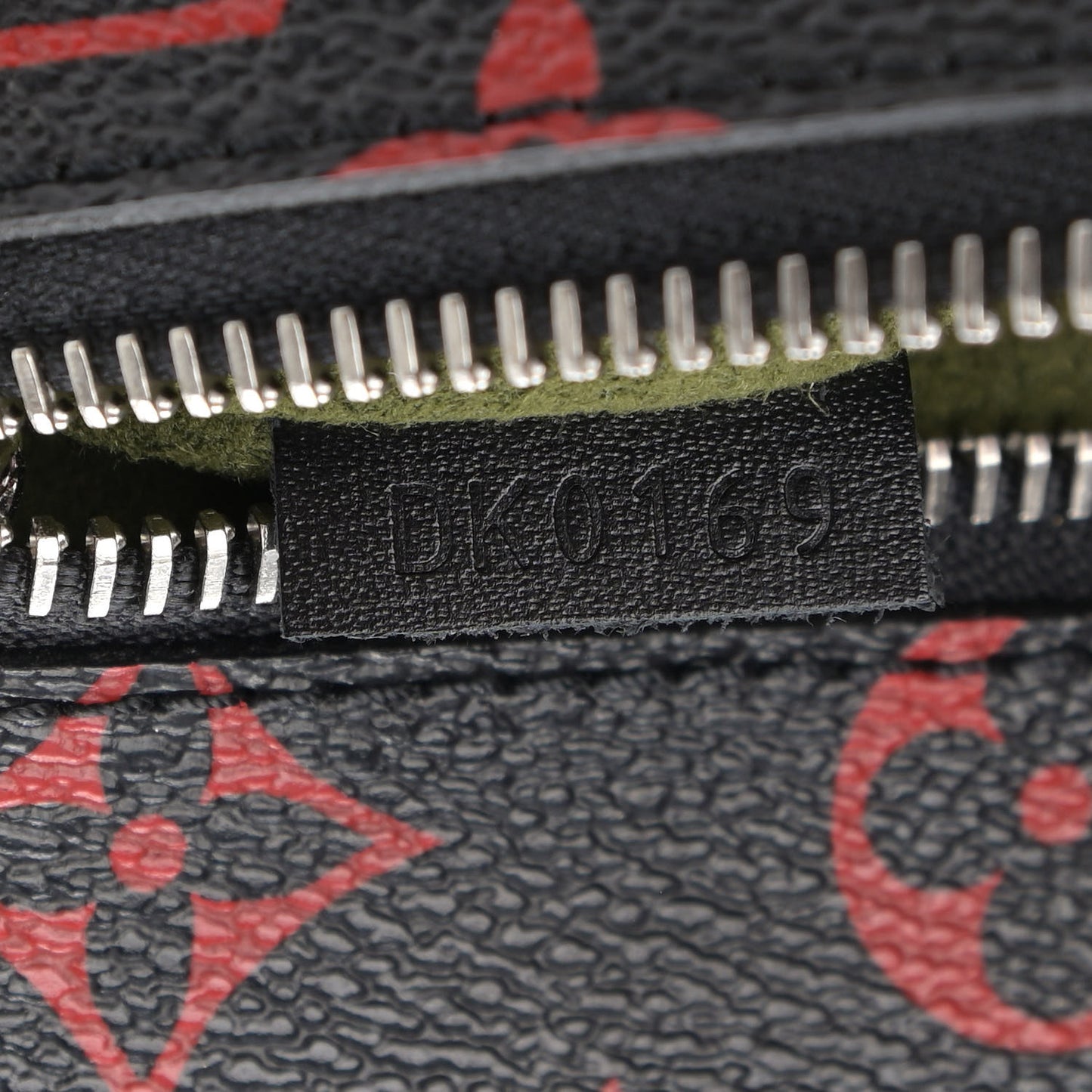 Monogram Infrarouge Pochette Metis