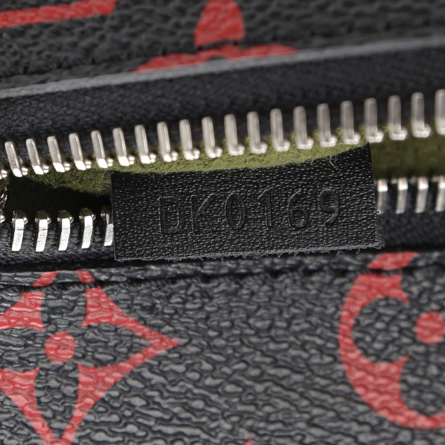 Louis Vuitton Monogram Infrarouge Pochette Metis 8 of 10