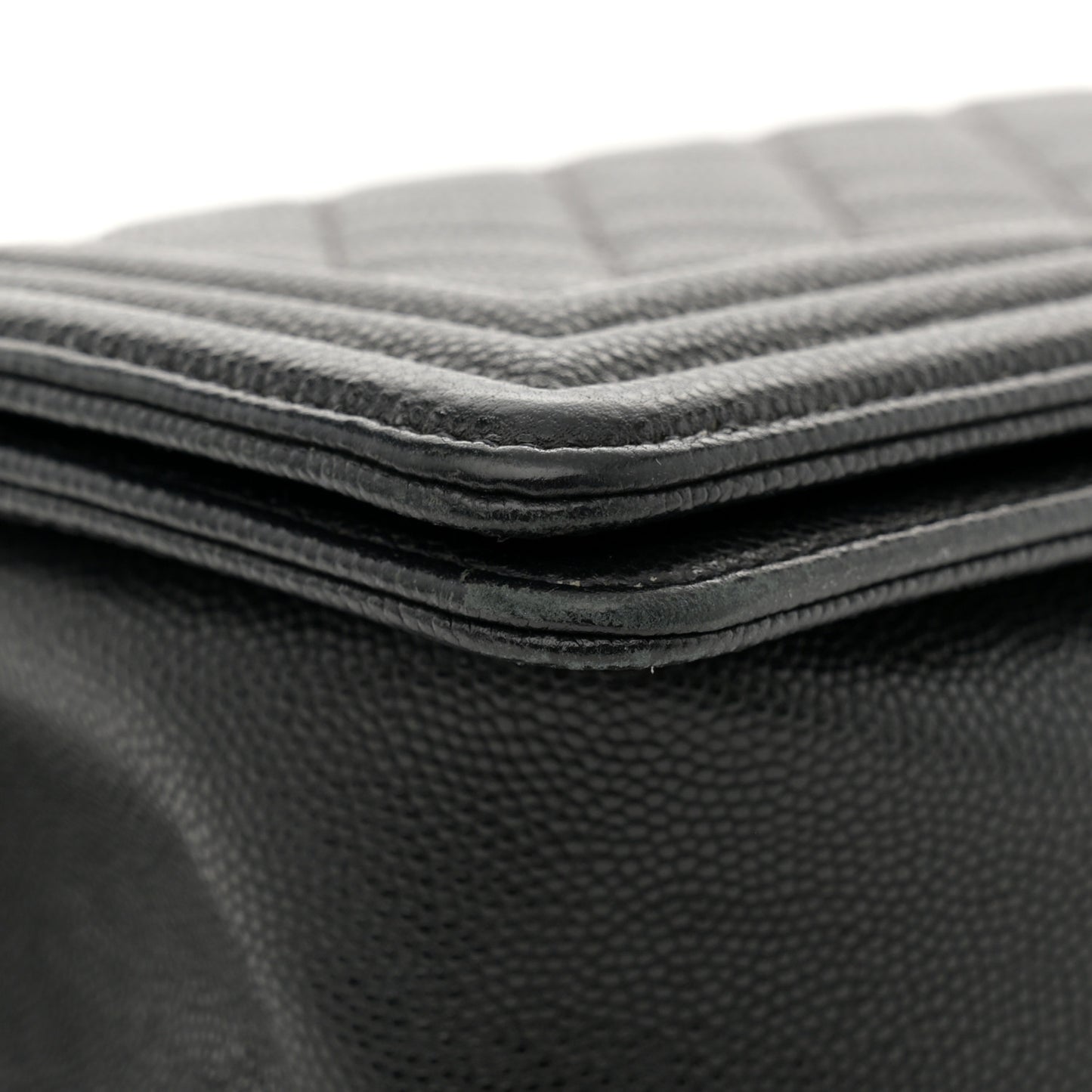 Caviar Quilted Medium Boy Flap Black