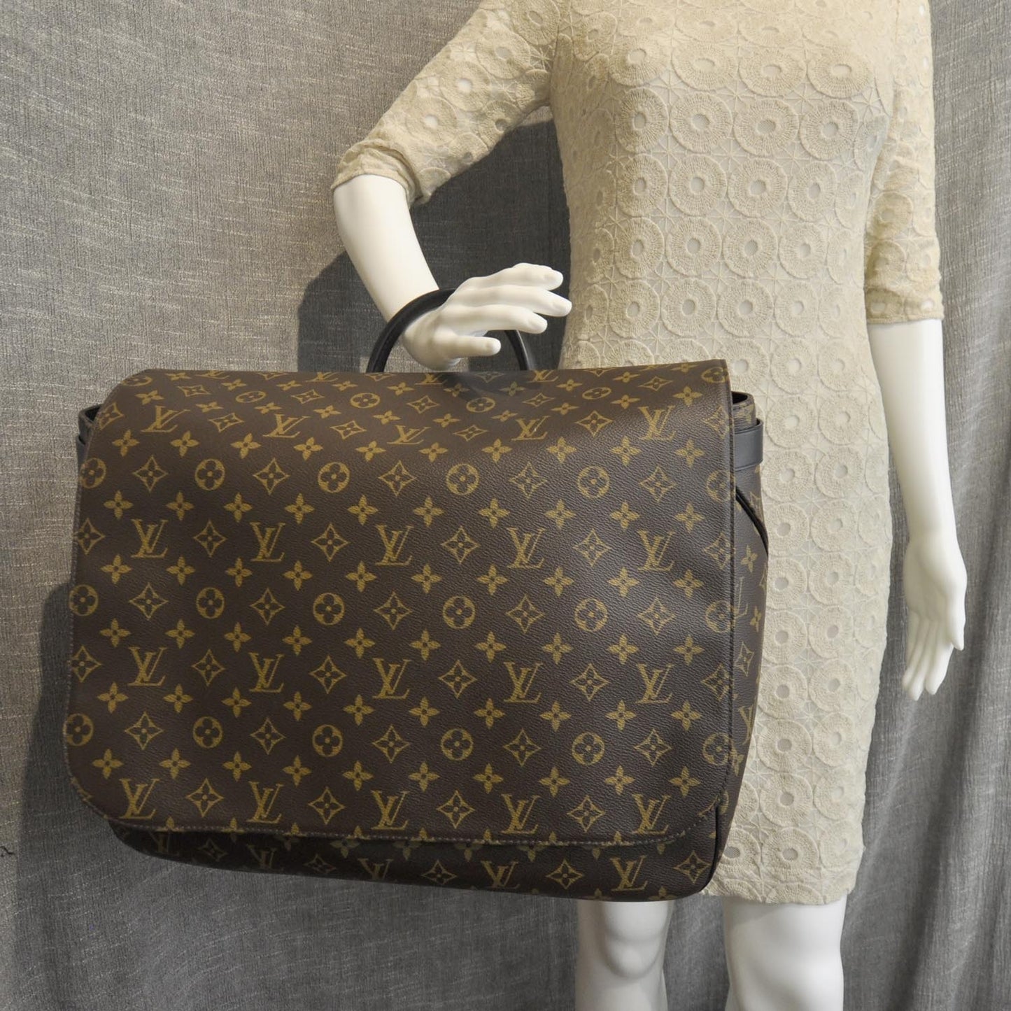 Monogram Macassar Messenger GM