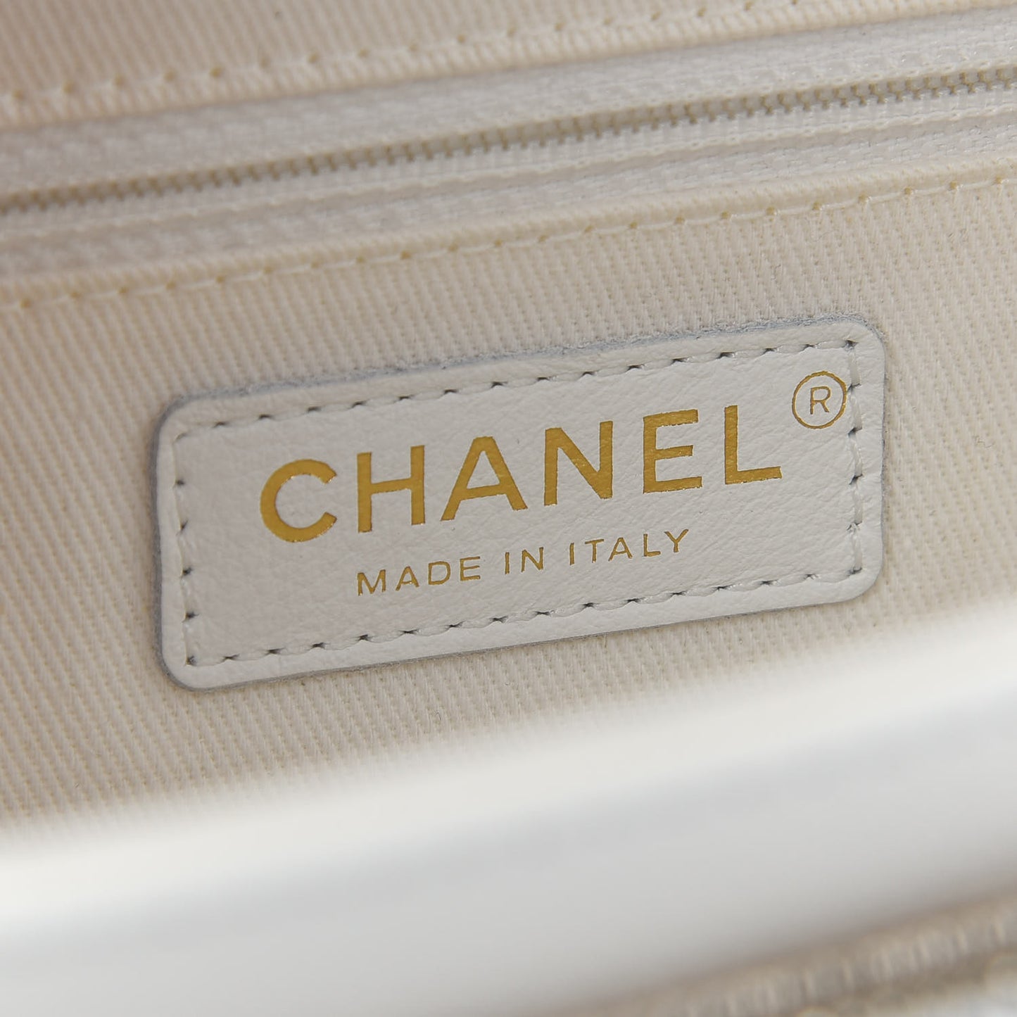 Caviar Quilted Medium Business Affinity Flap White