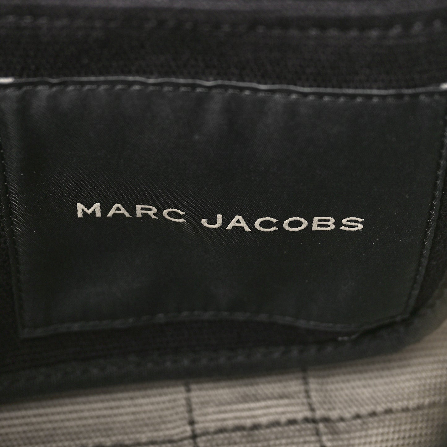 Jacquard Medium The Traveler Tote Bag Black