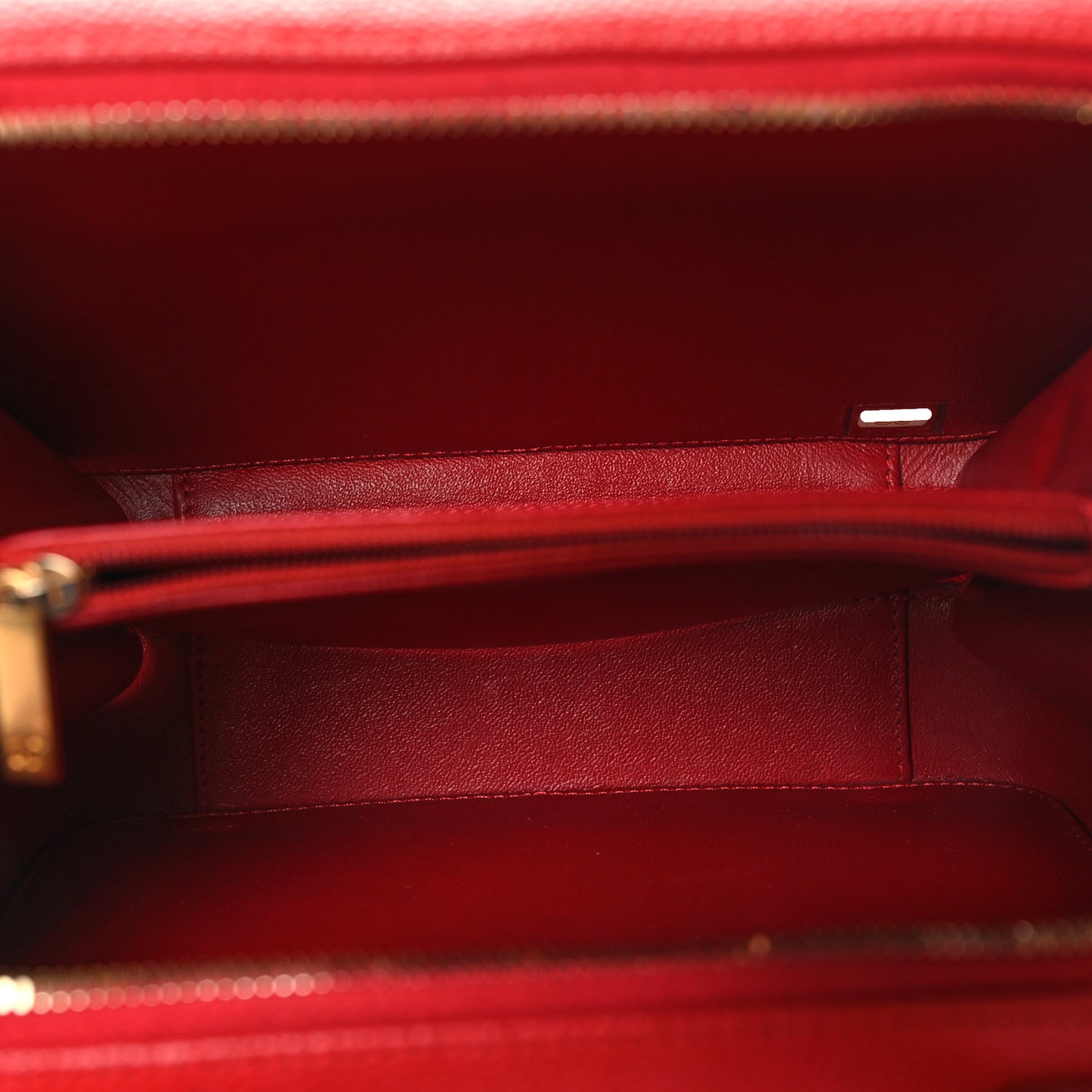 Caviar Quilted Medium CC Filigree Vanity Case Red