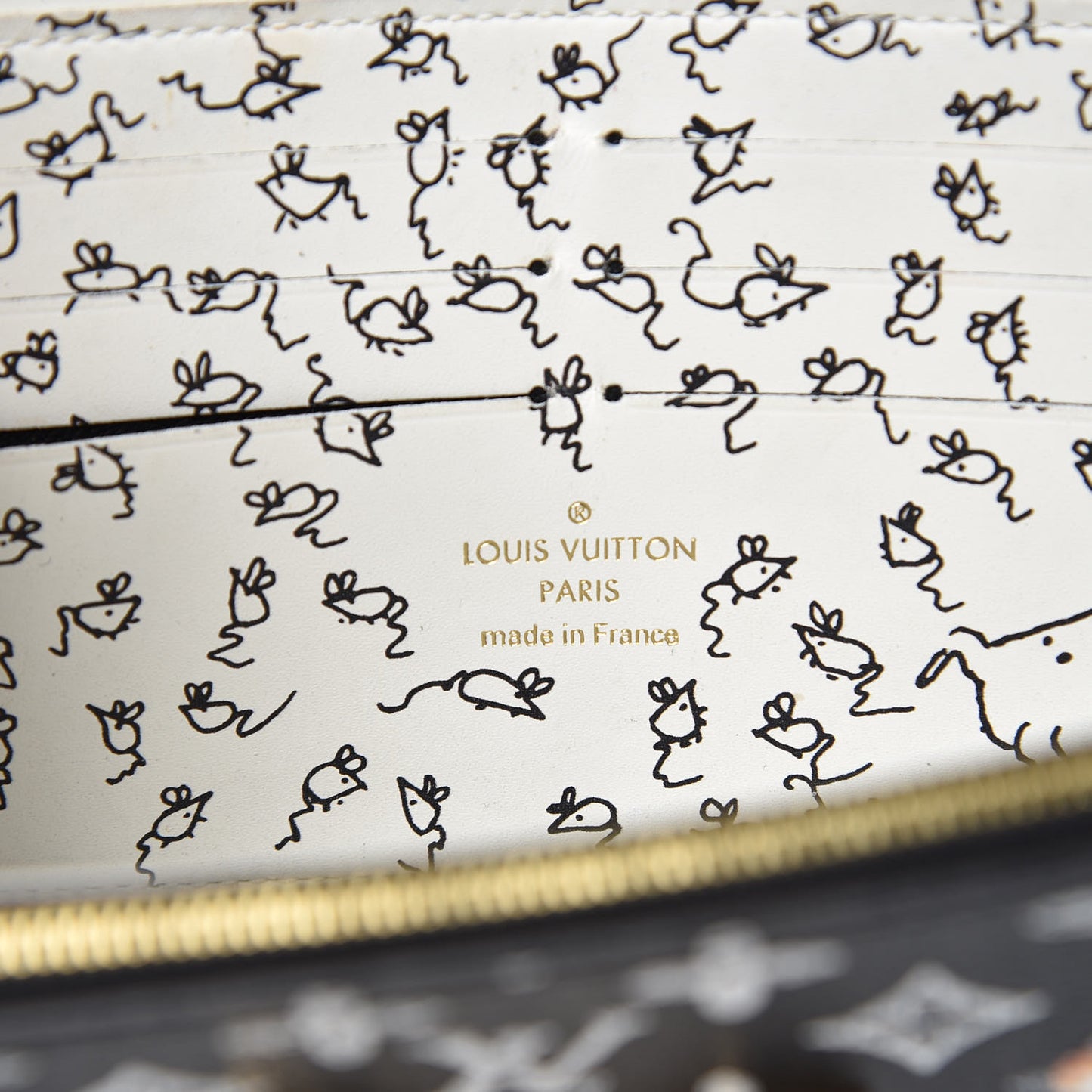 Catogram Twist Chain Wallet Black