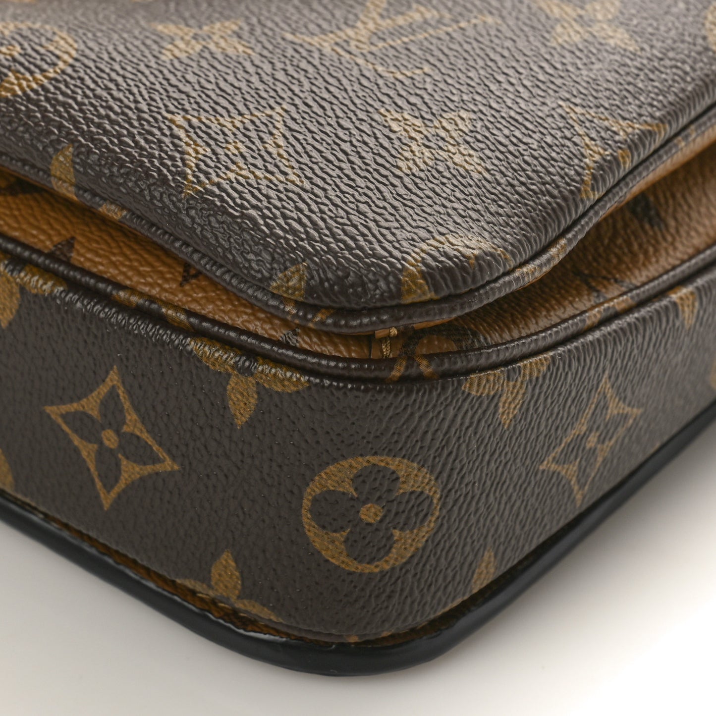 Reverse Monogram Pochette Metis