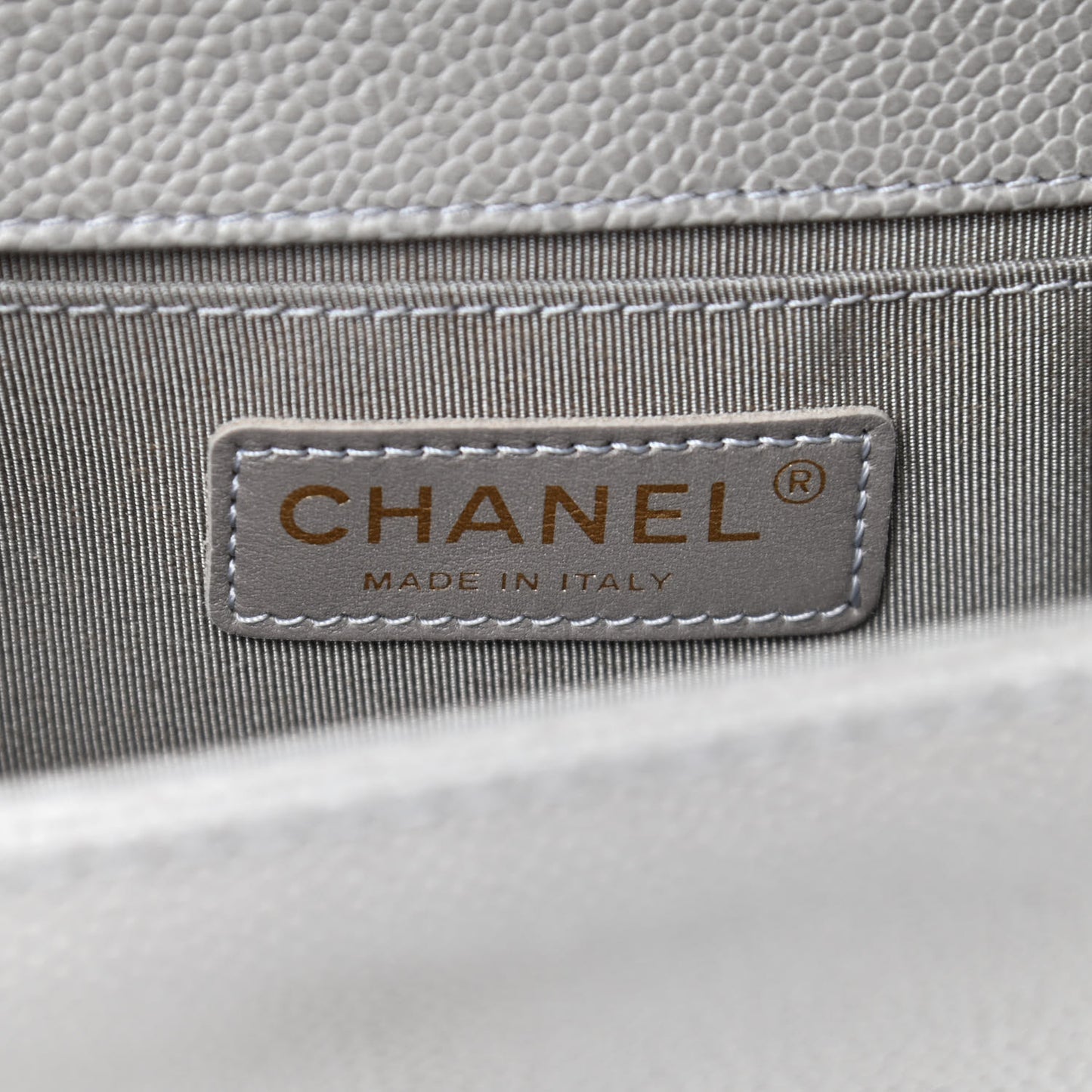 Caviar Quilted Medium Boy Flap Light Grey