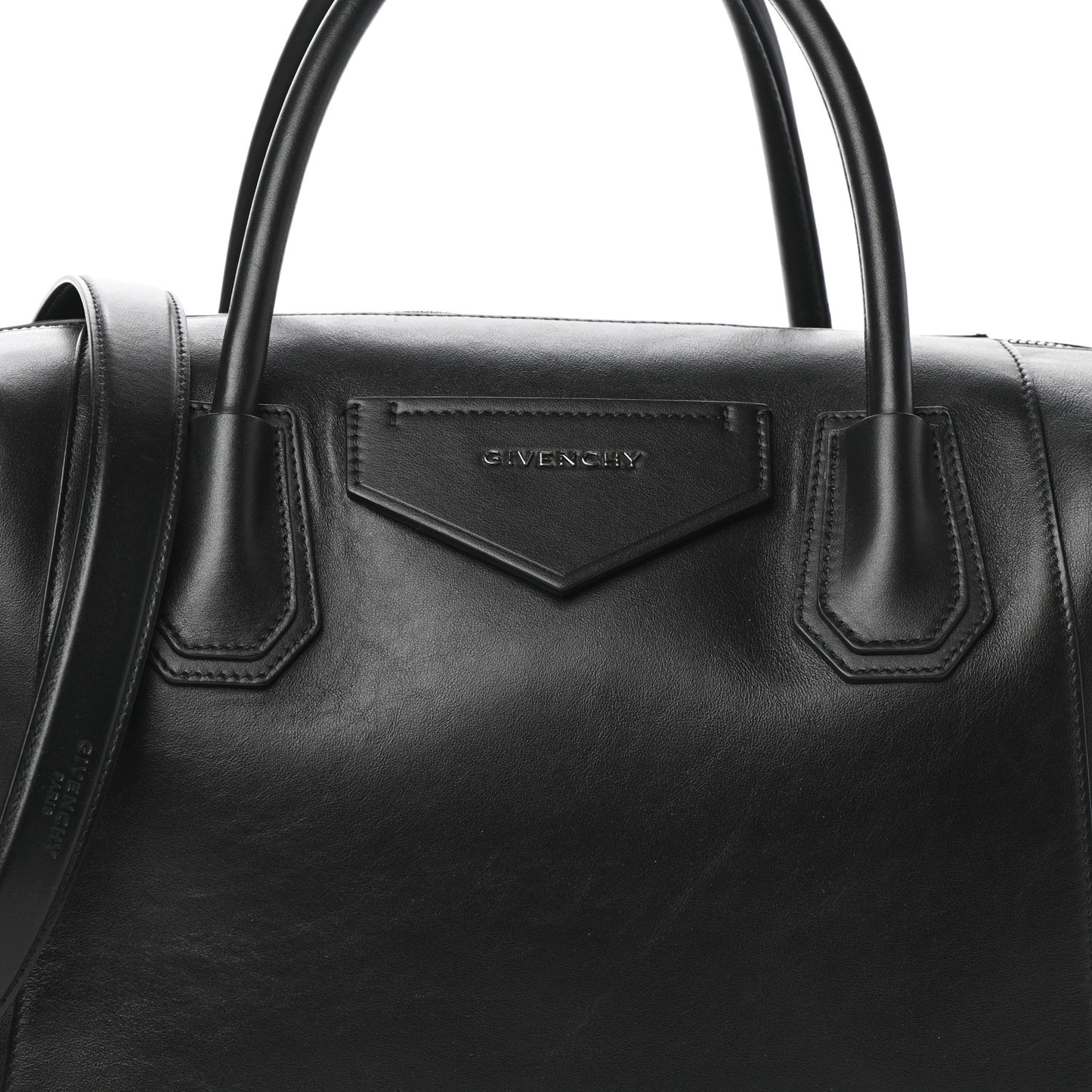 Smooth Calfskin Medium Soft Antigona Black