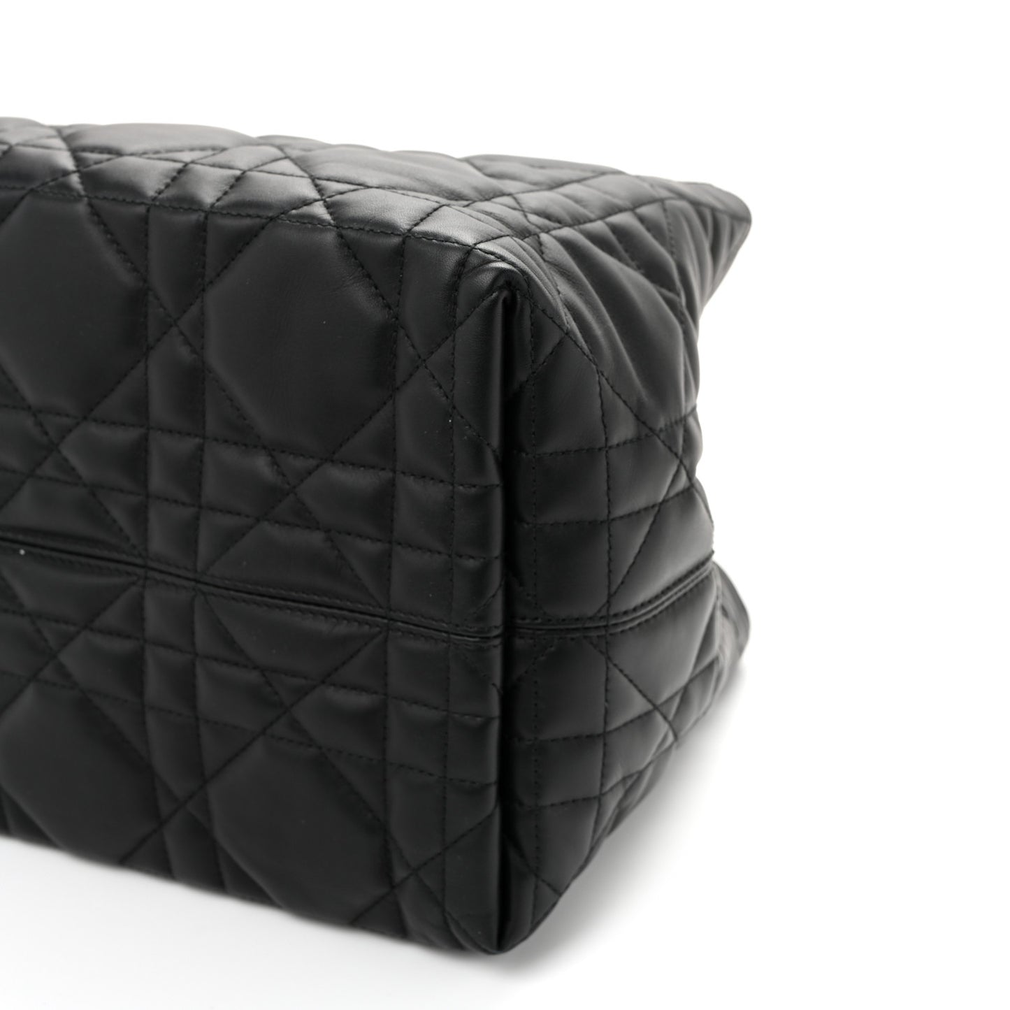 Calfskin Macrocannage Medium Toujours Black