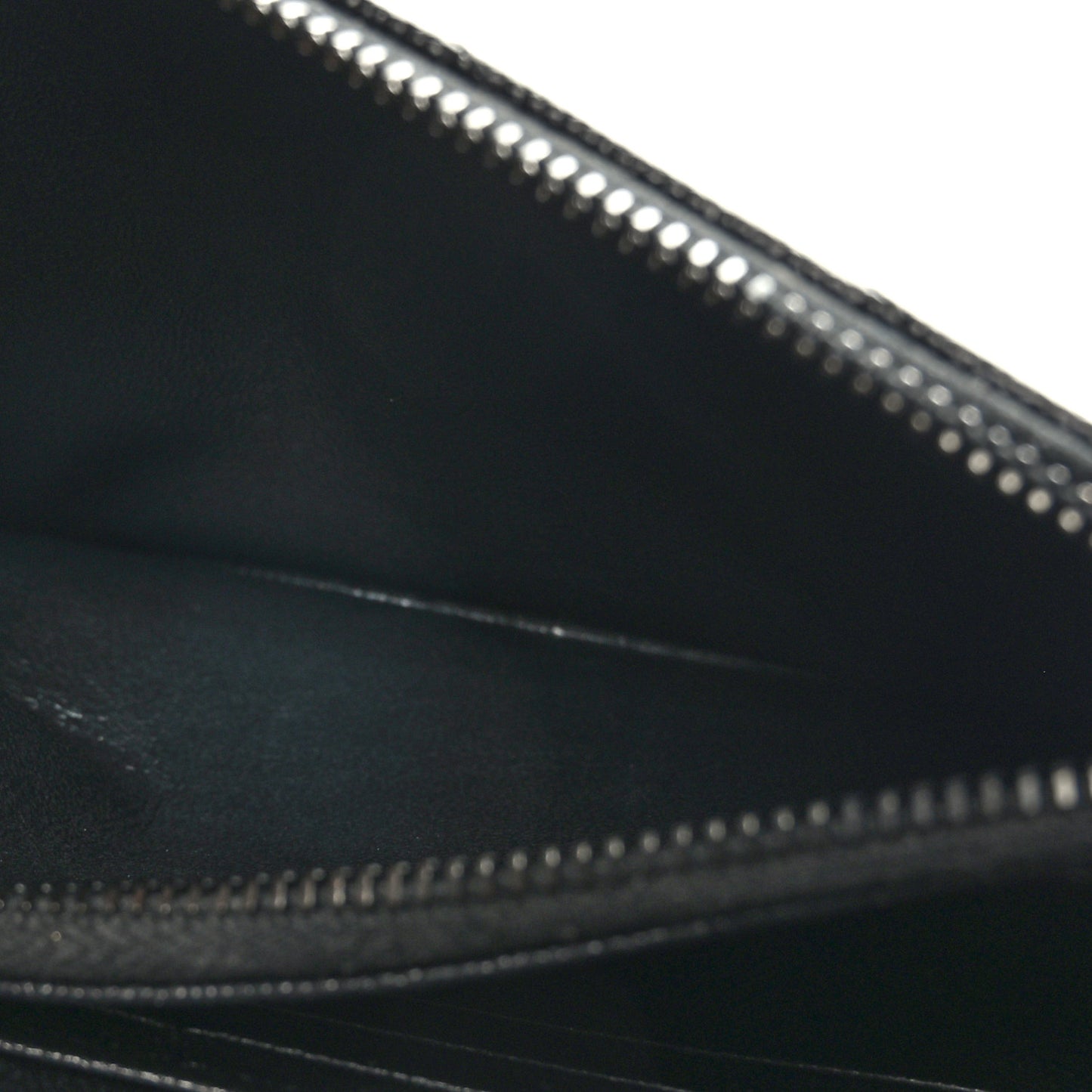 Grain De Poudre Matelasse Chevron Monogram Monochrome Envelope Chain Wallet Black