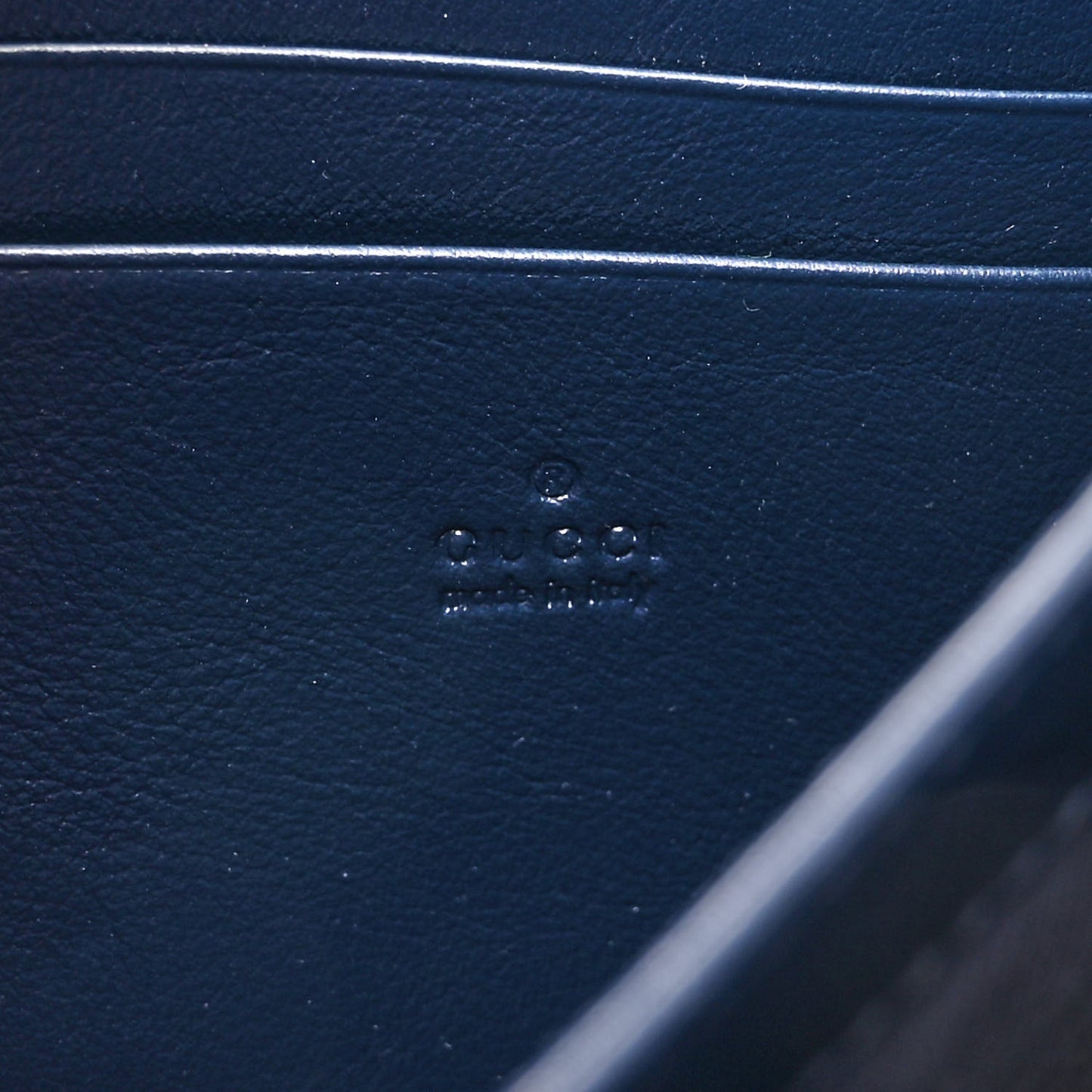 Vintage Effect Calfskin Matelasse Diagonal Torchon GG Marmont Chain Wallet Blue Agata Mystic White