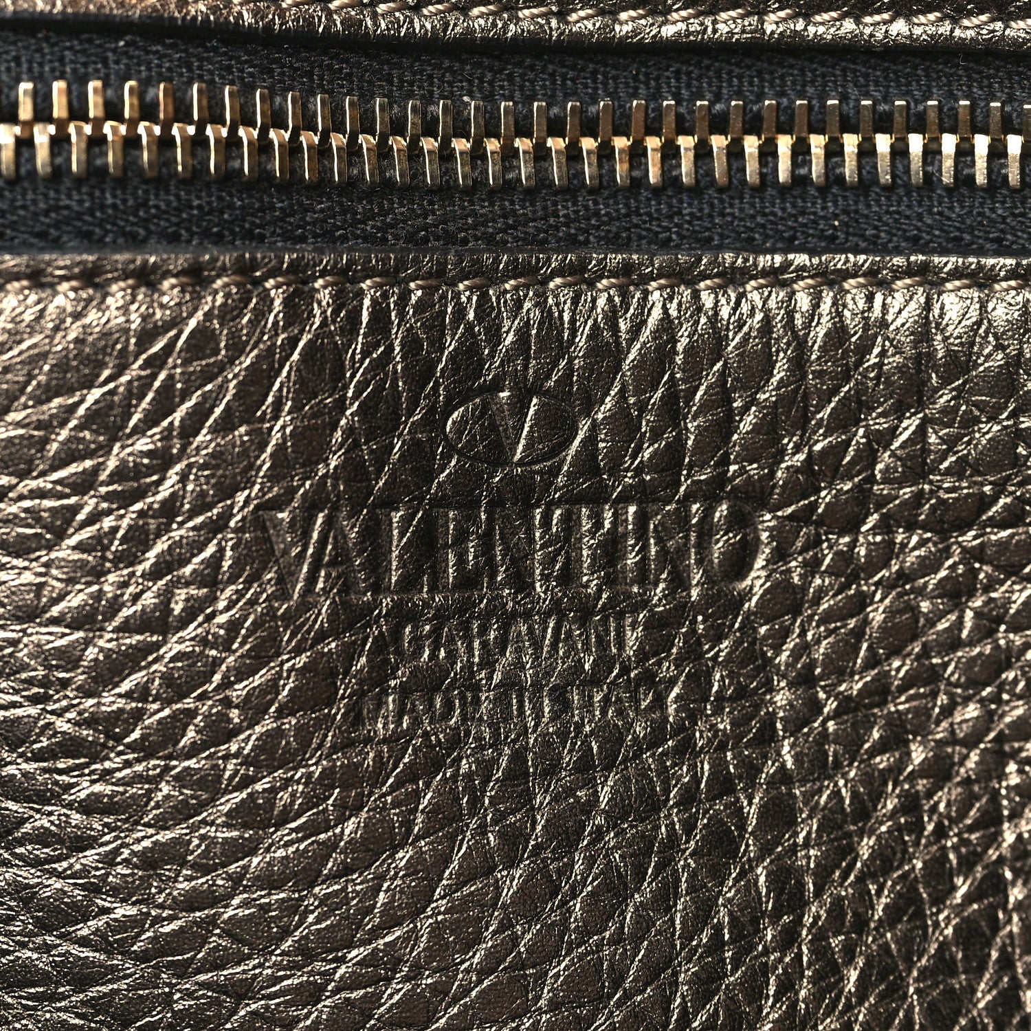 Valentino Garavani Metallic Pebbled Calfskin Large Rockstud Flip-Lock Messenger Bag Sasso 6 of 10