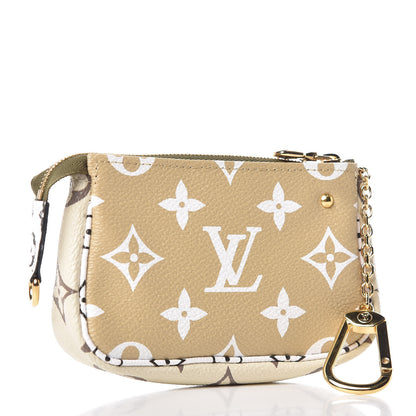Louis Vuitton Monogram Giant Micro Pochette Accessories Kaki White 3 of 8