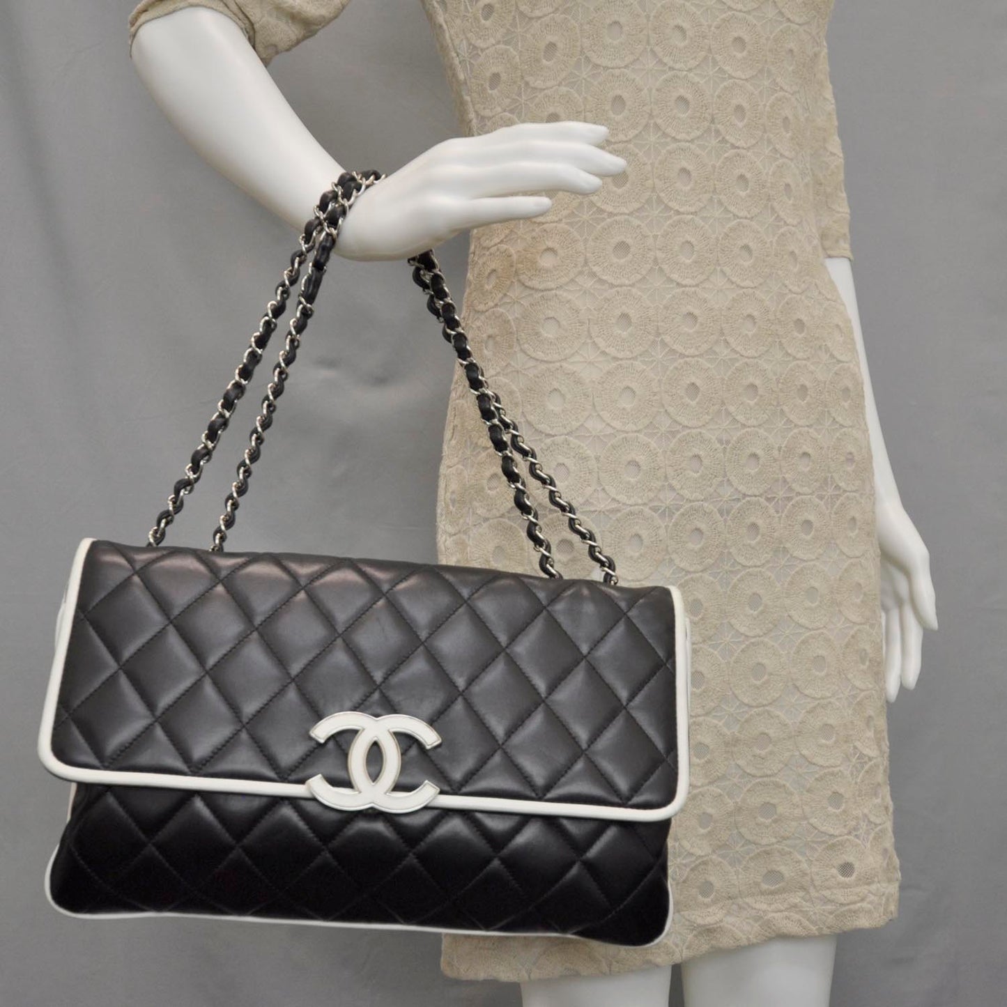 Lambskin Quilted XL Flap Black White
