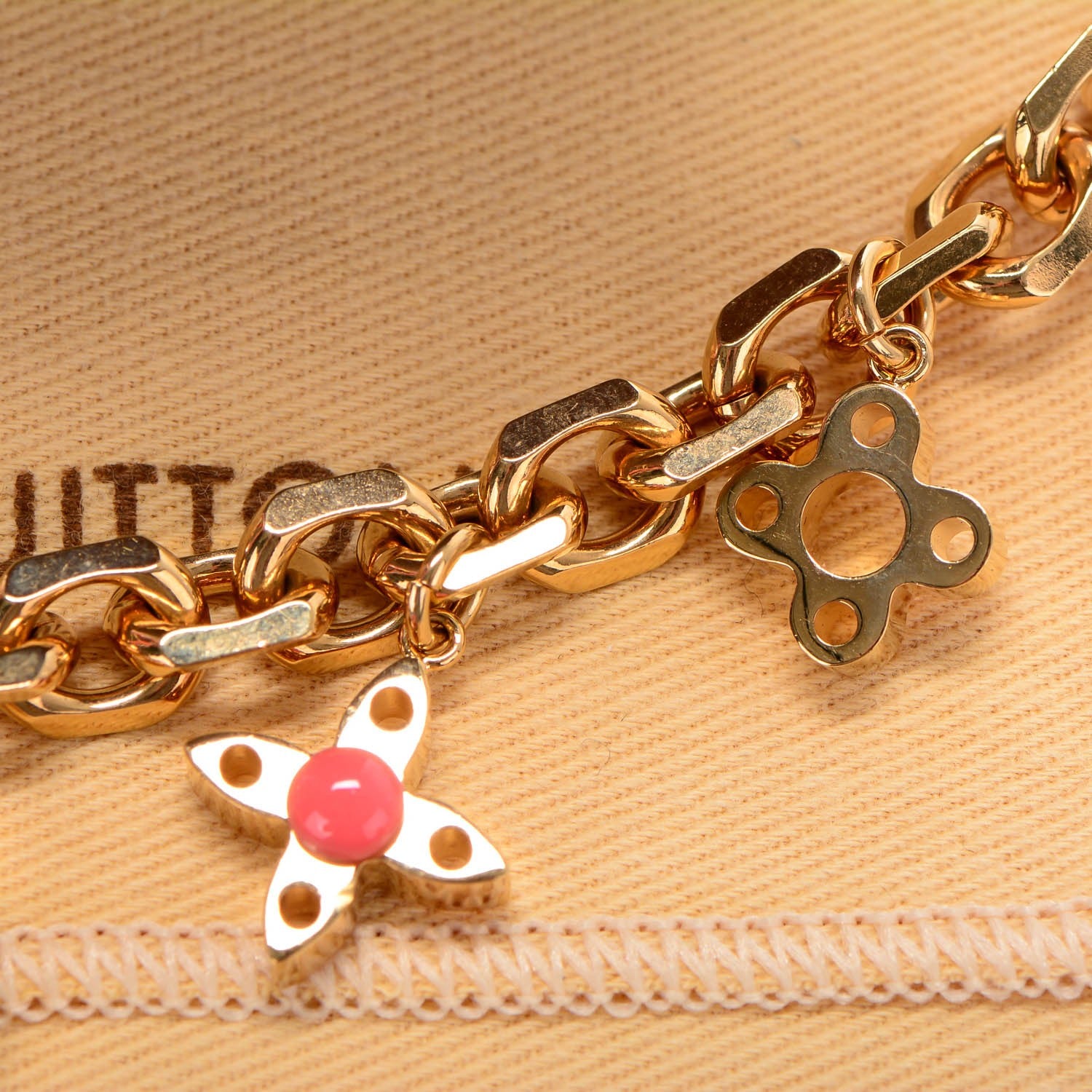 Louis Vuitton Hide and Seek Necklace Gold 6 of 7