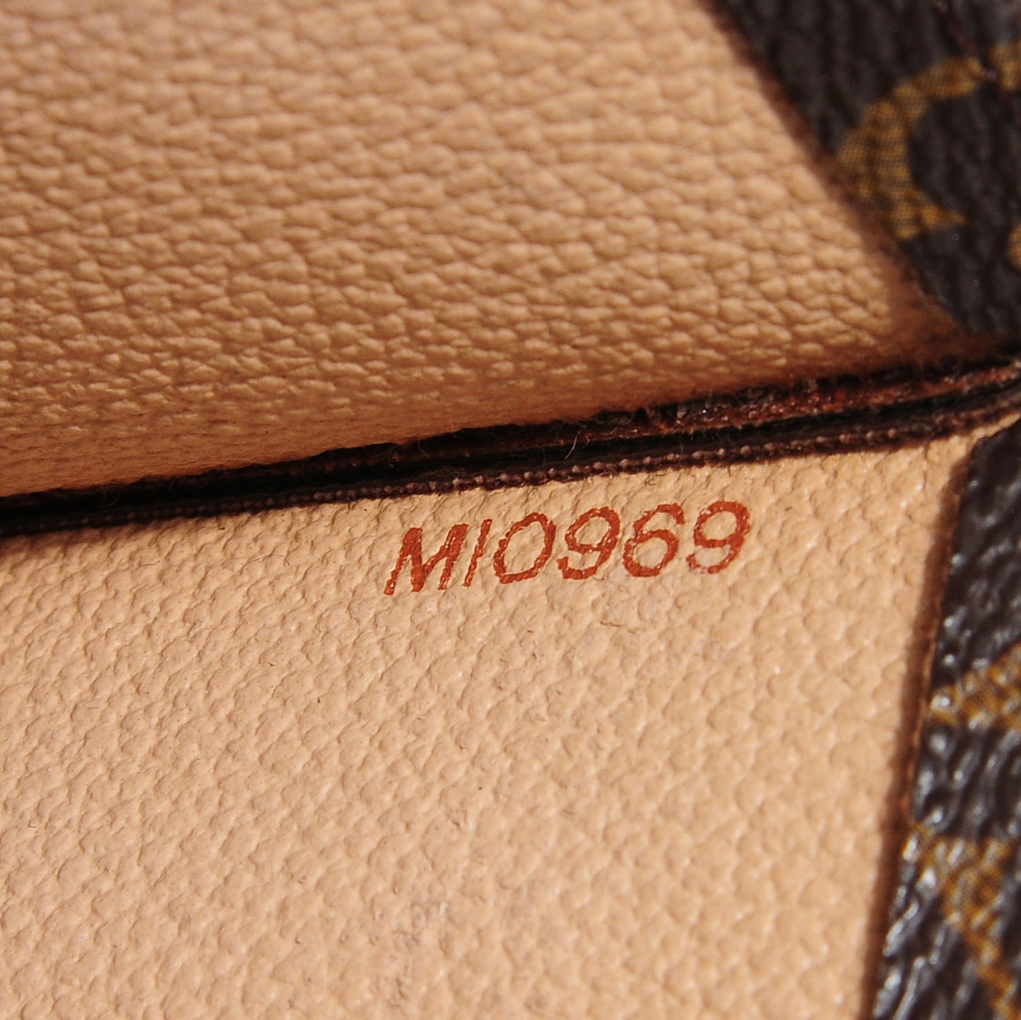 Monogram Sac Plat