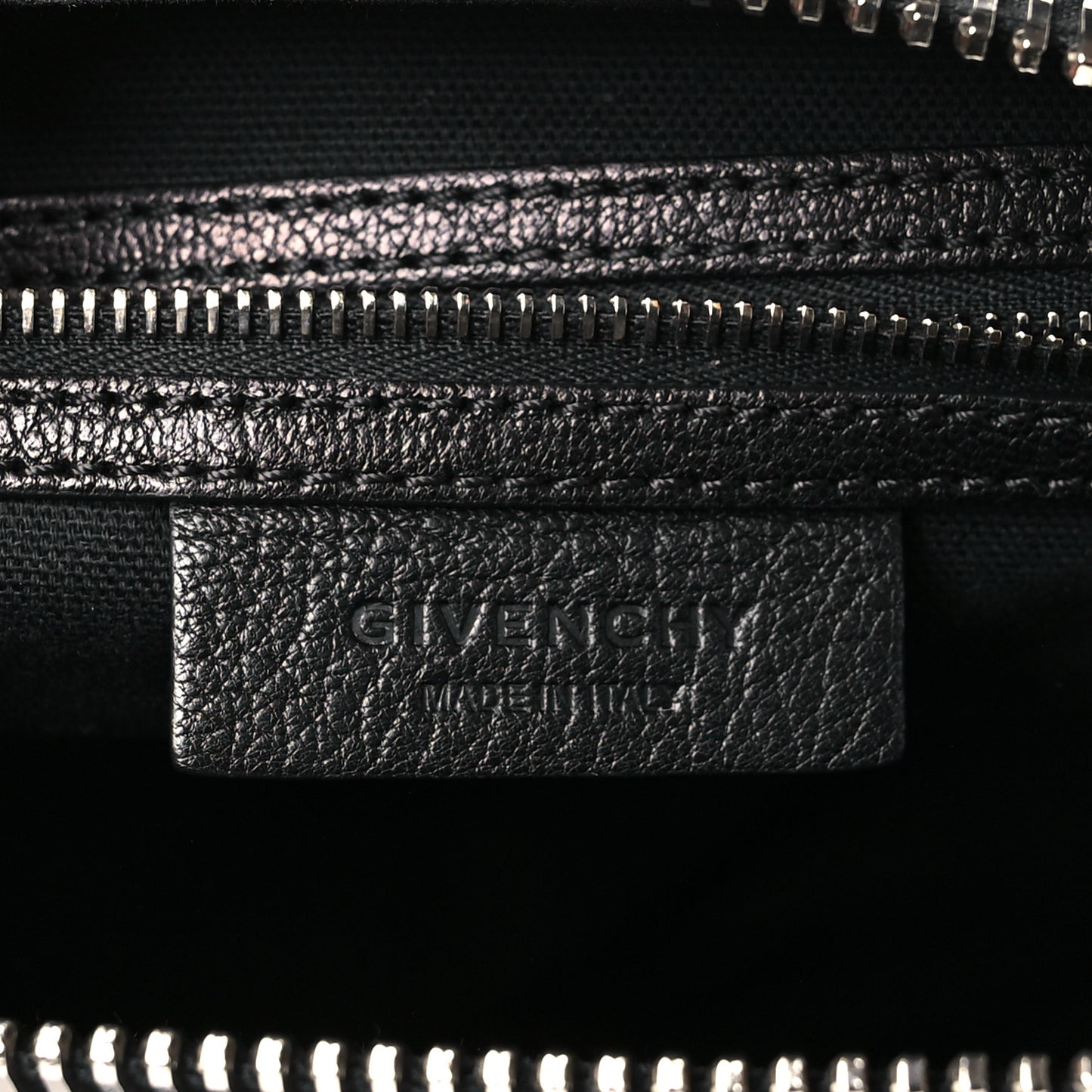 Sugar Goatskin Medium Antigona Black