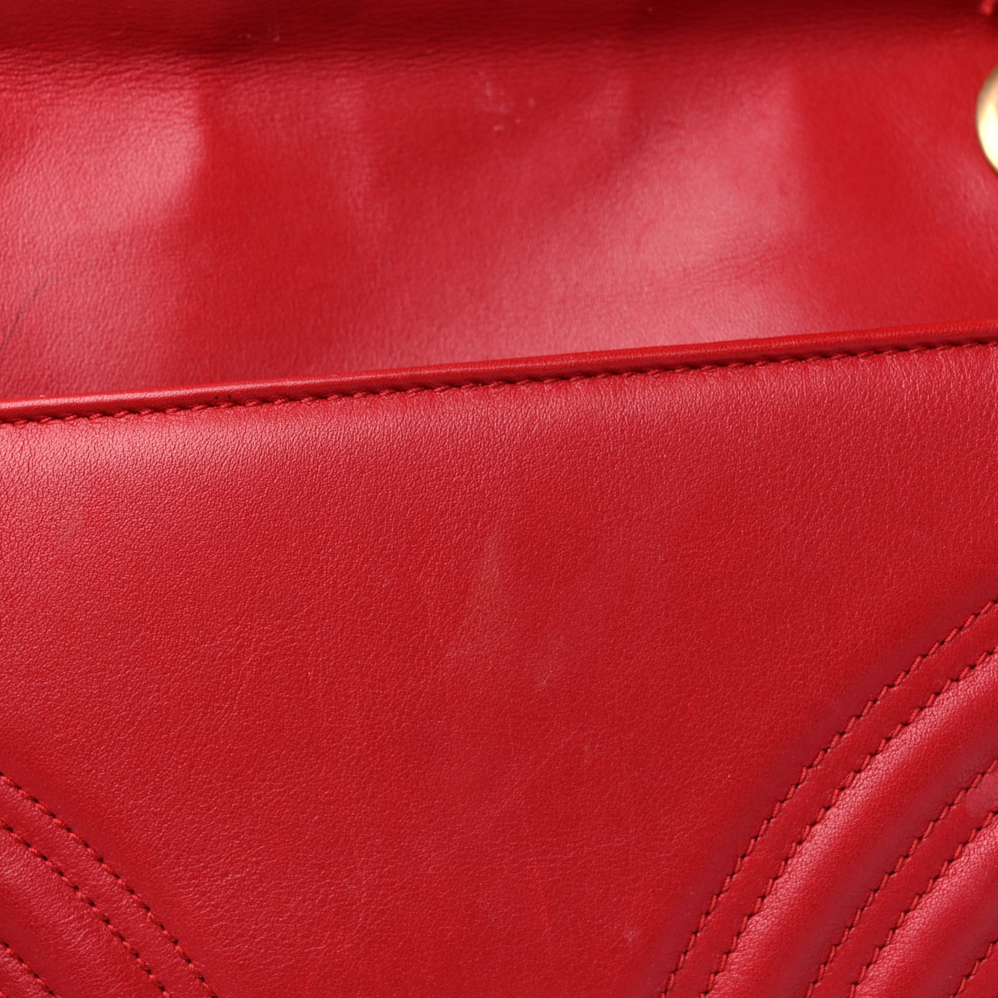 Calfskin Matelasse Small GG Marmont Shoulder Bag Hibiscus Red