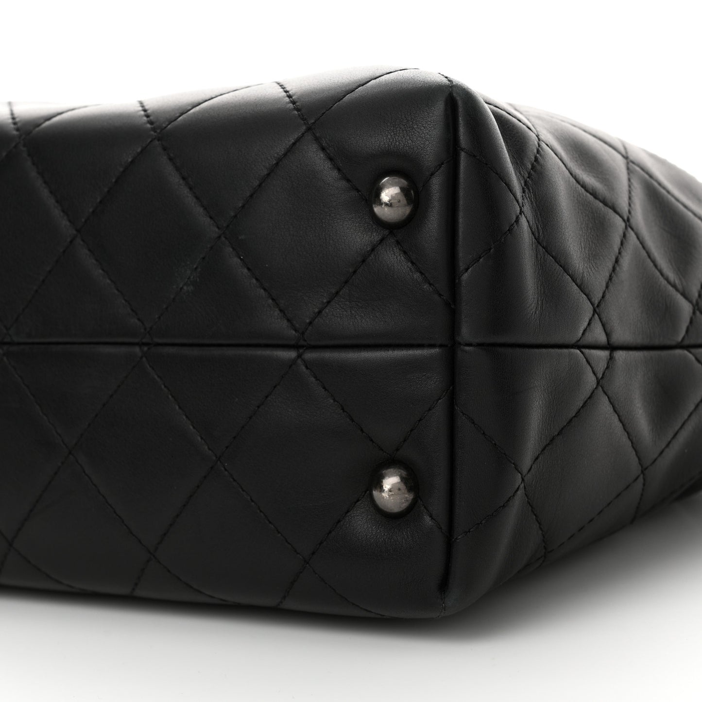 Calfskin Quilted Large Shopping In Chains Tote Black