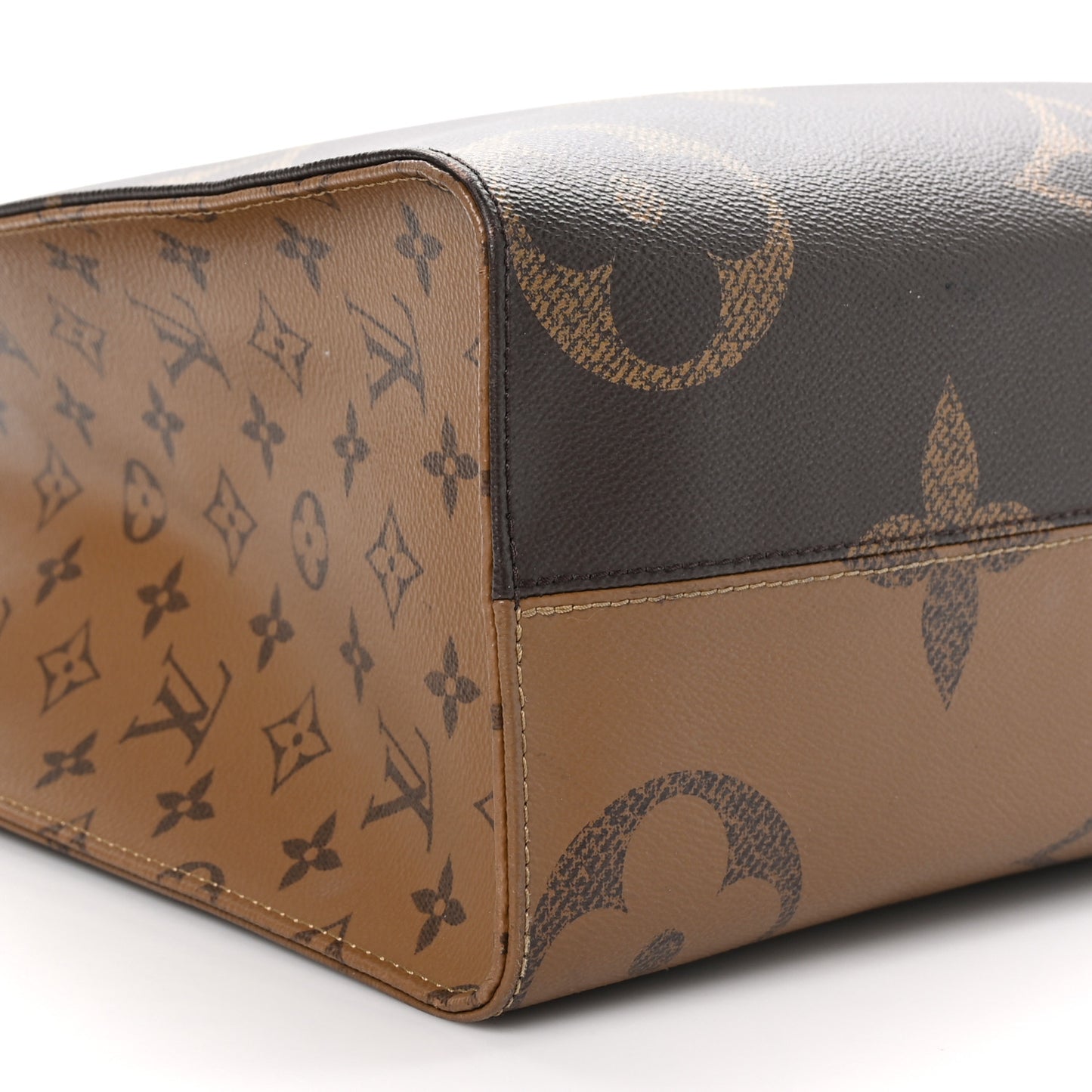 Reverse Monogram Giant Onthego MM